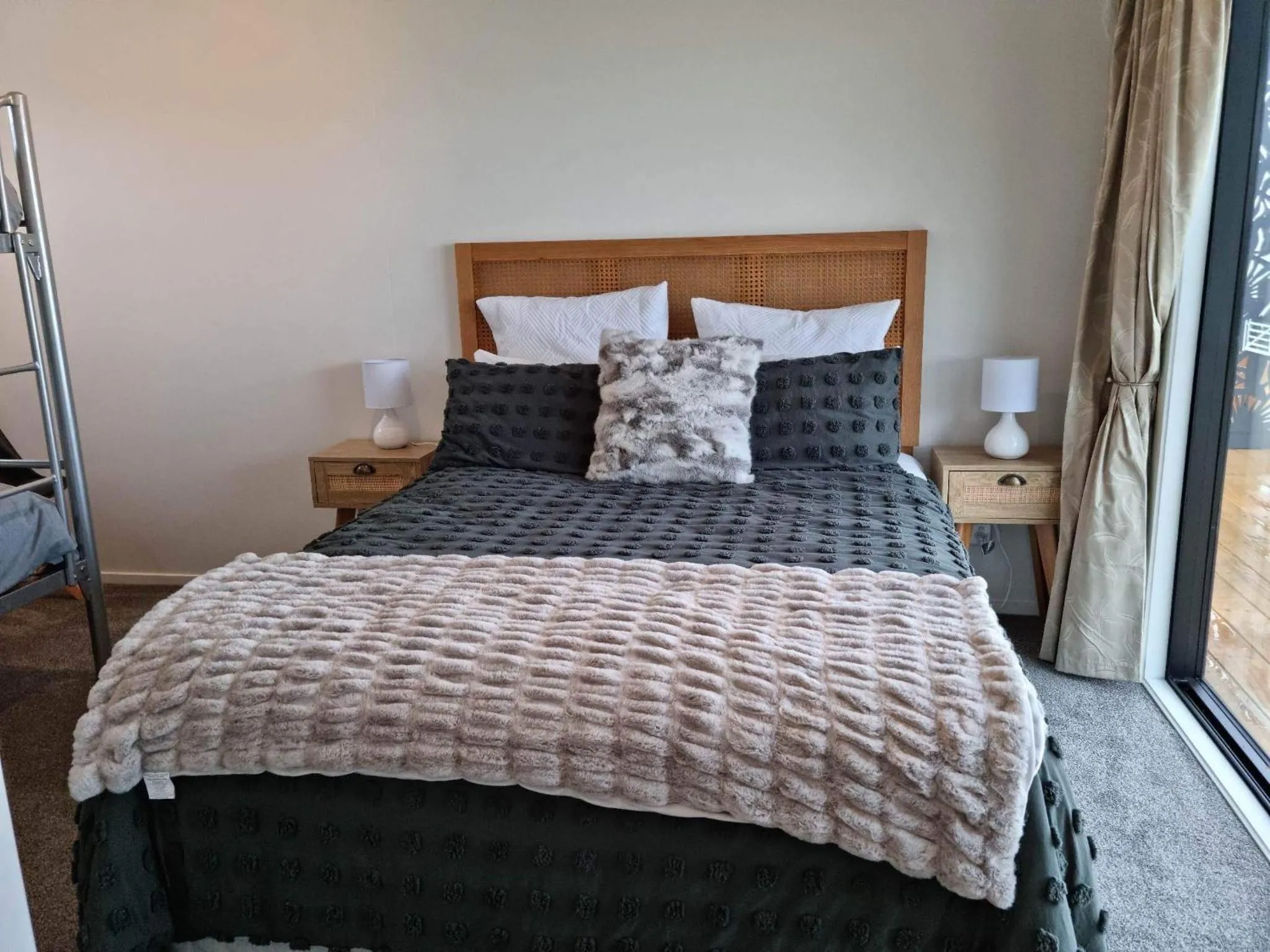 Bed in Mangorei Heights - New Plymouth