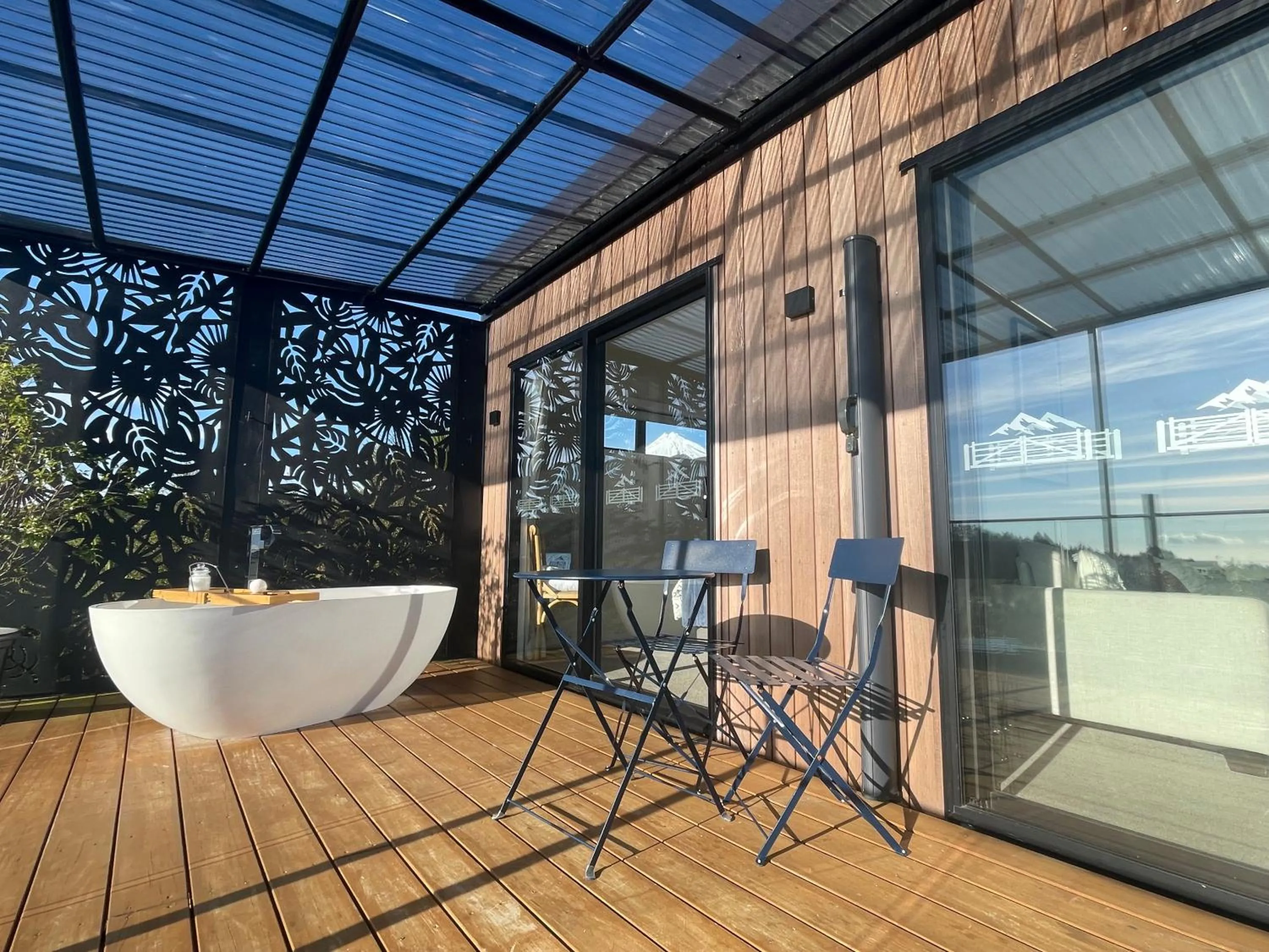 Open Air Bath in Mangorei Heights - New Plymouth