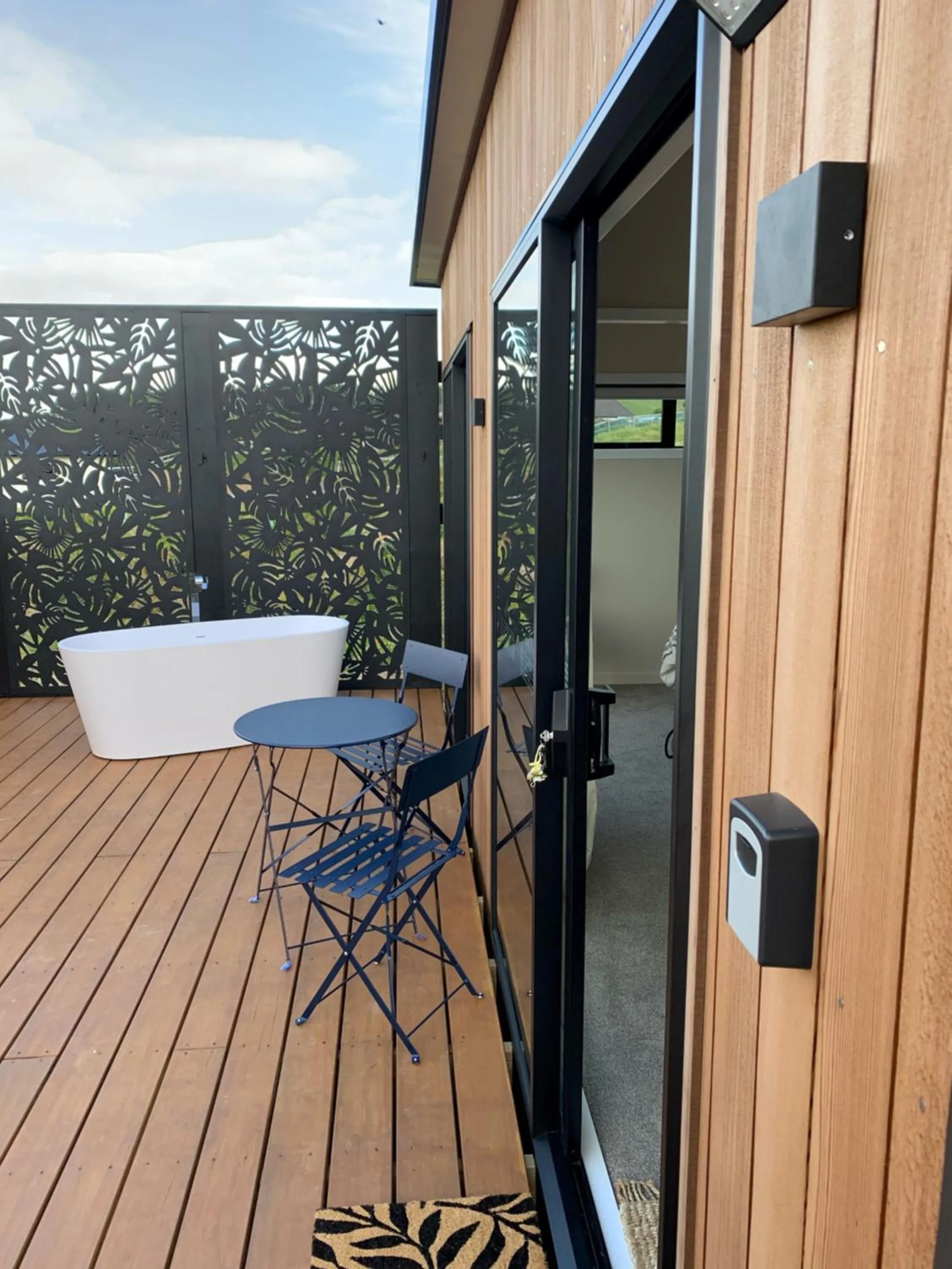 Open Air Bath in Mangorei Heights - New Plymouth