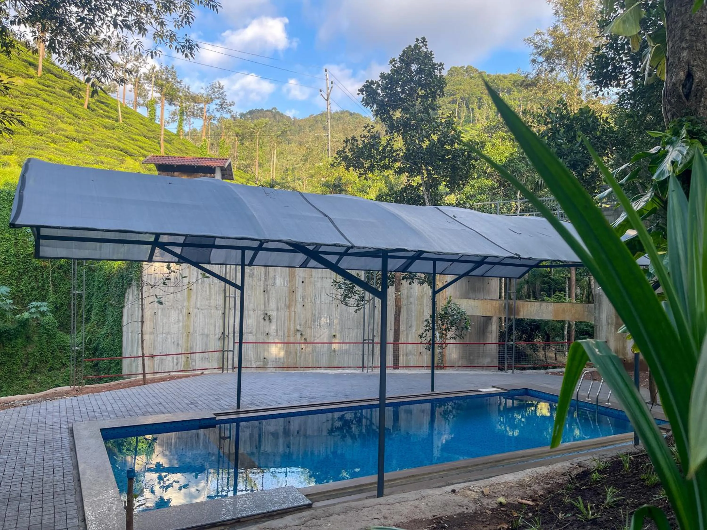 Swimming pool in Snow Hills Nature Resort, Thekkady
