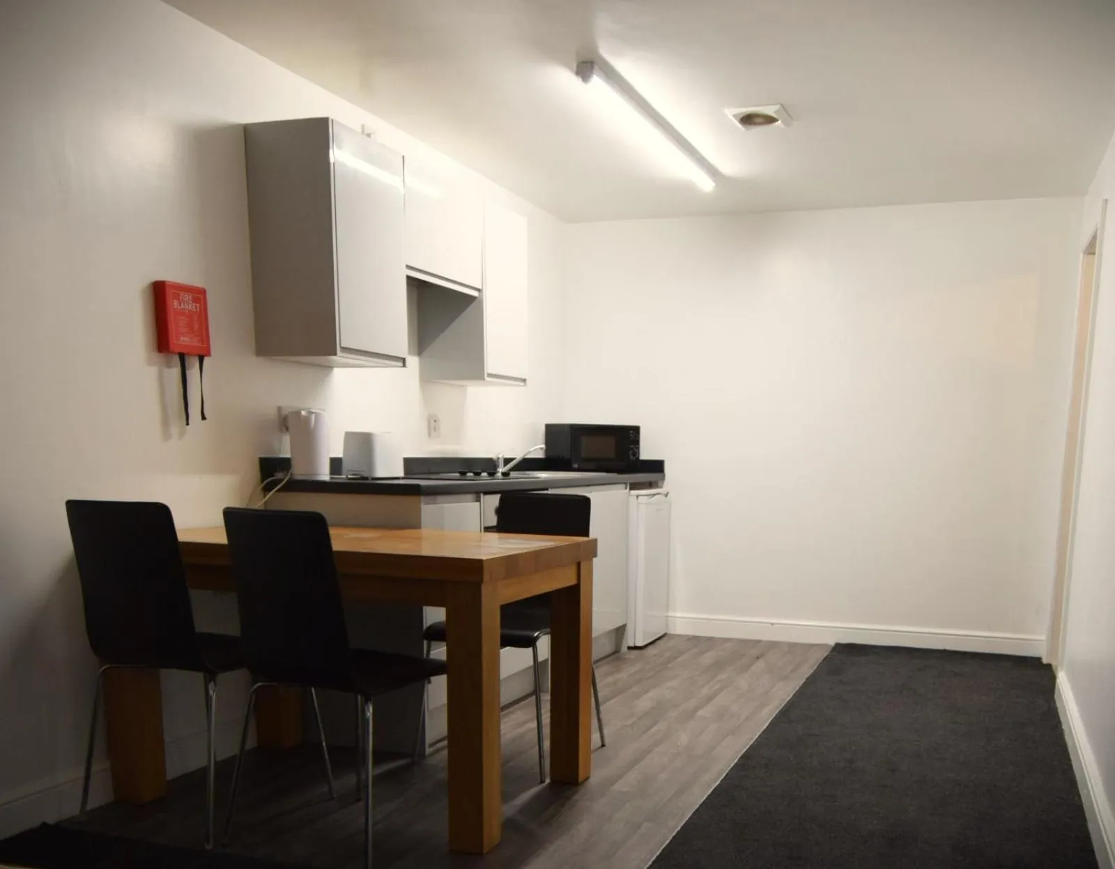 Kitchen or kitchenette in OYO Victoria Apartments