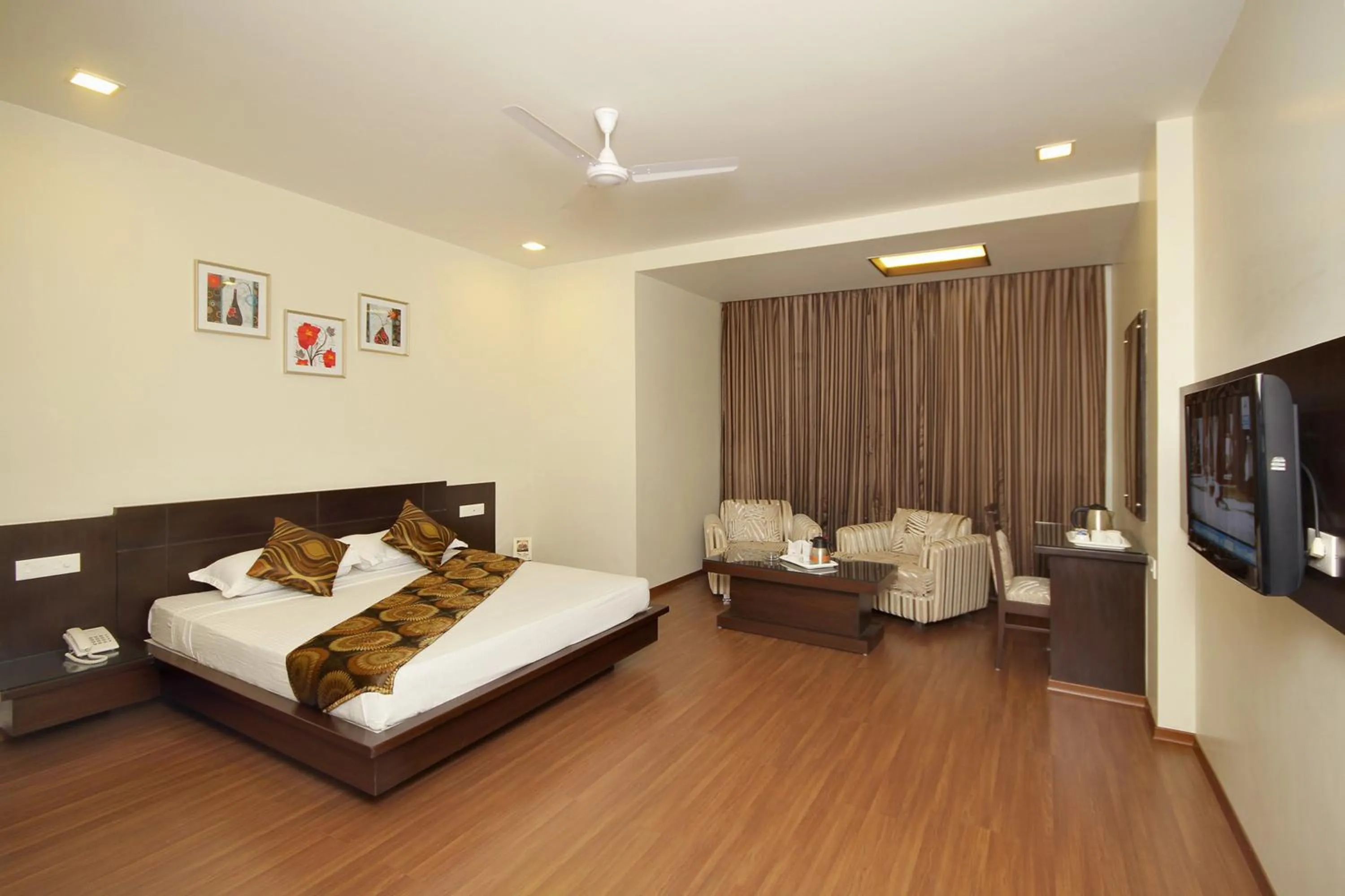 Photo of the whole room, Bed in Best Western Swing High Katra