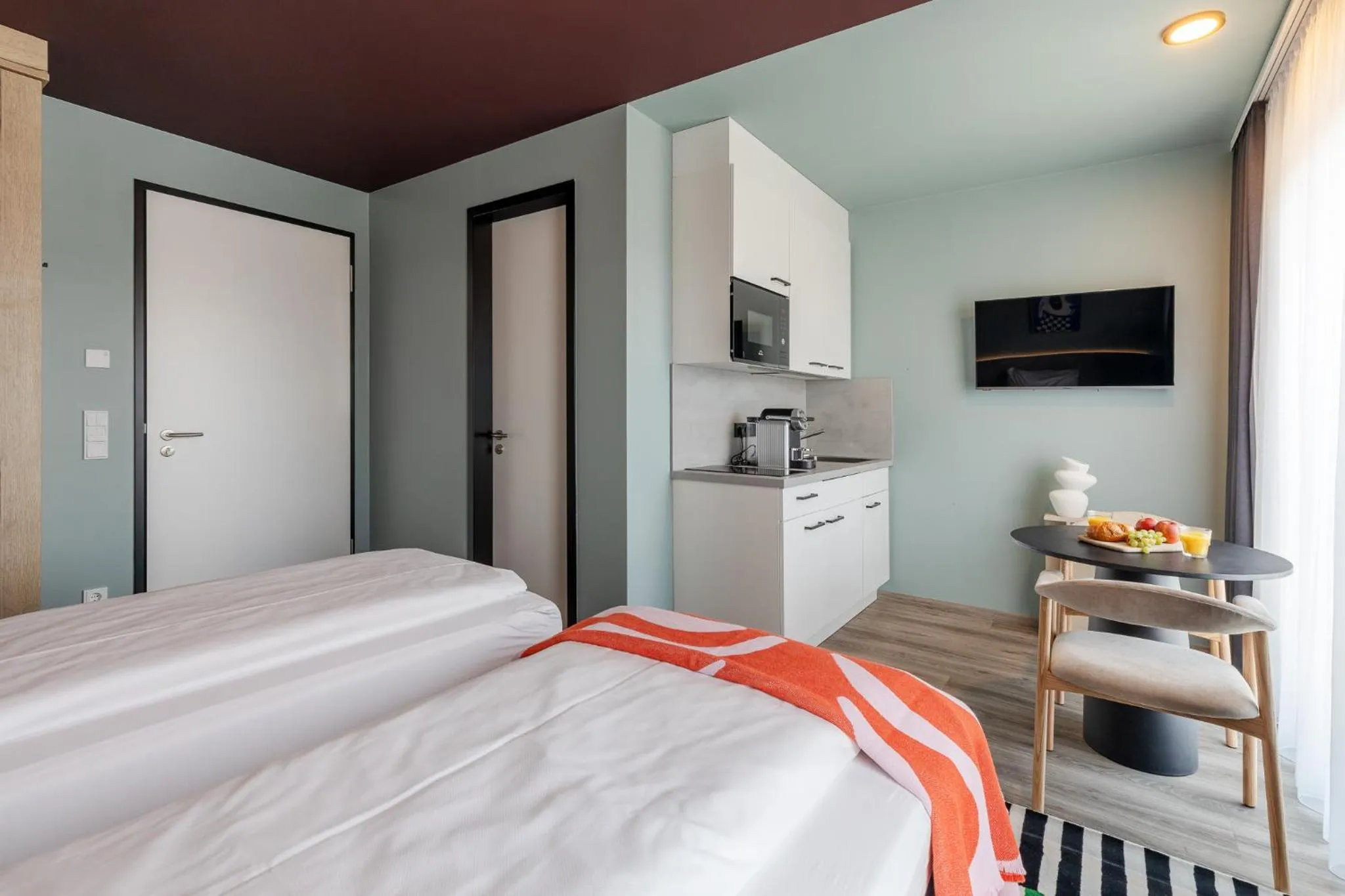 Photo of the whole room, Bed in kalm stay - munich east