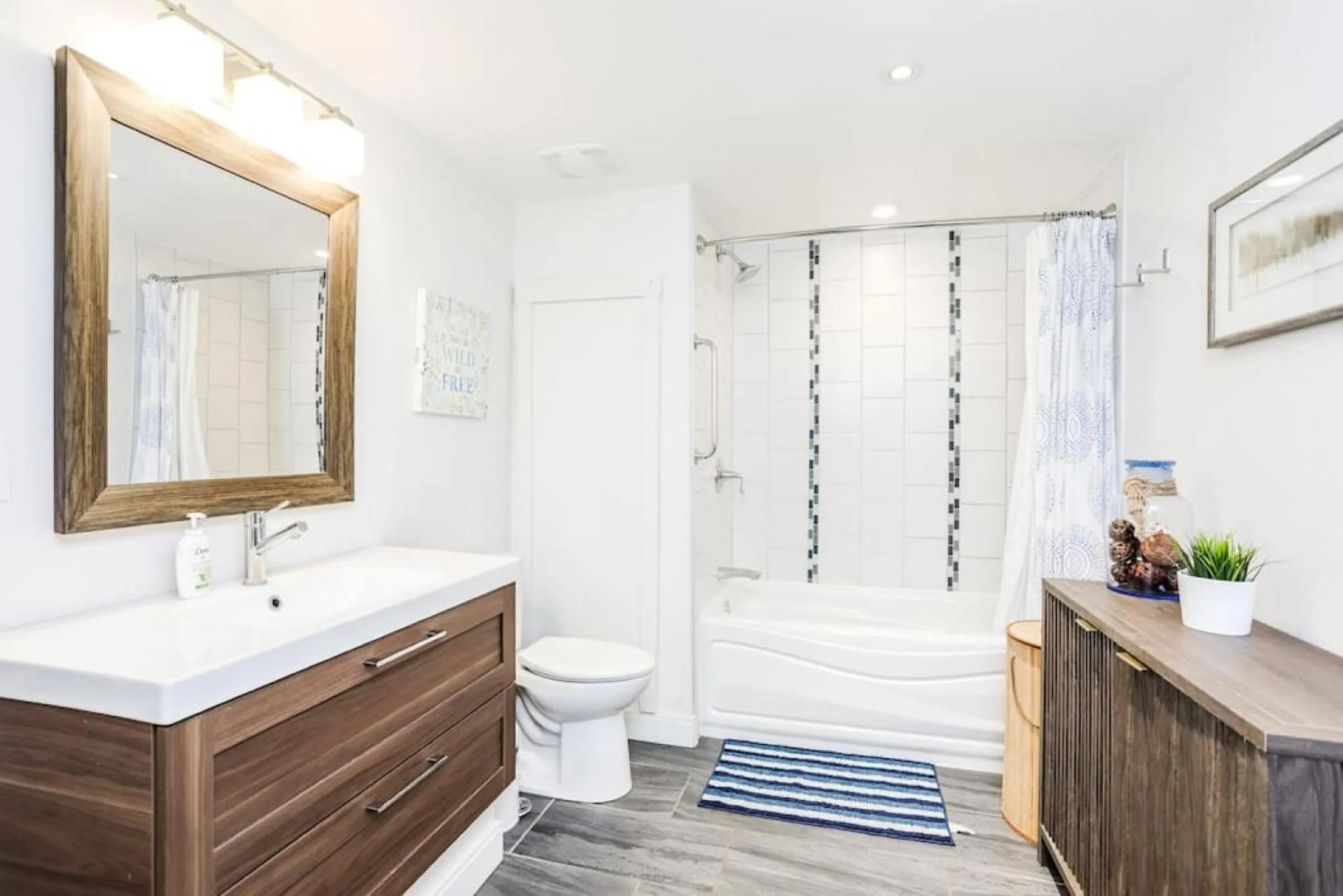 Bathroom in Cozy Collingwood Retreat 80204