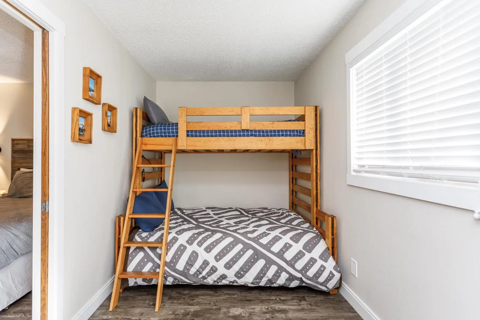 Bed in Cozy Collingwood Retreat 80204