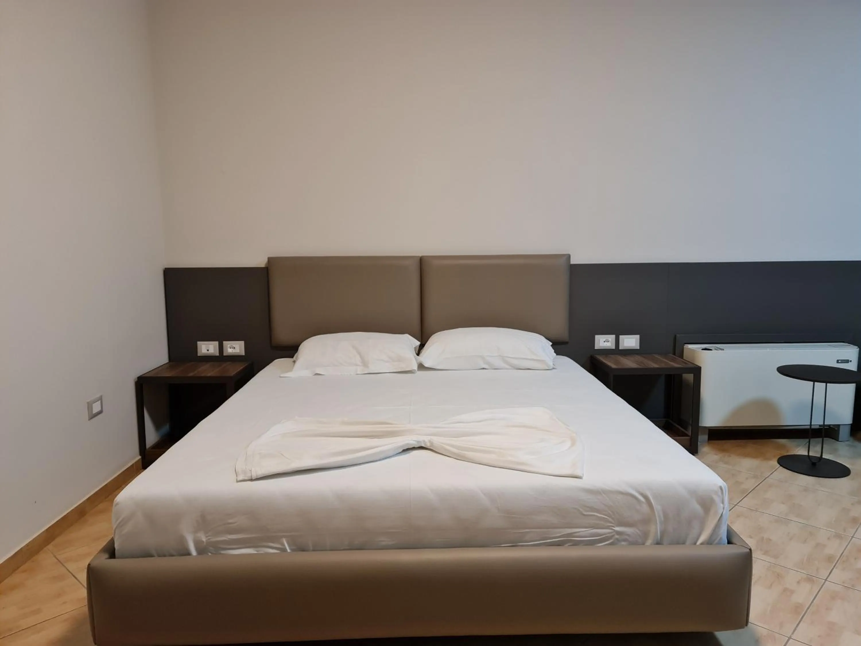 Bed in Regina Garden Vlore