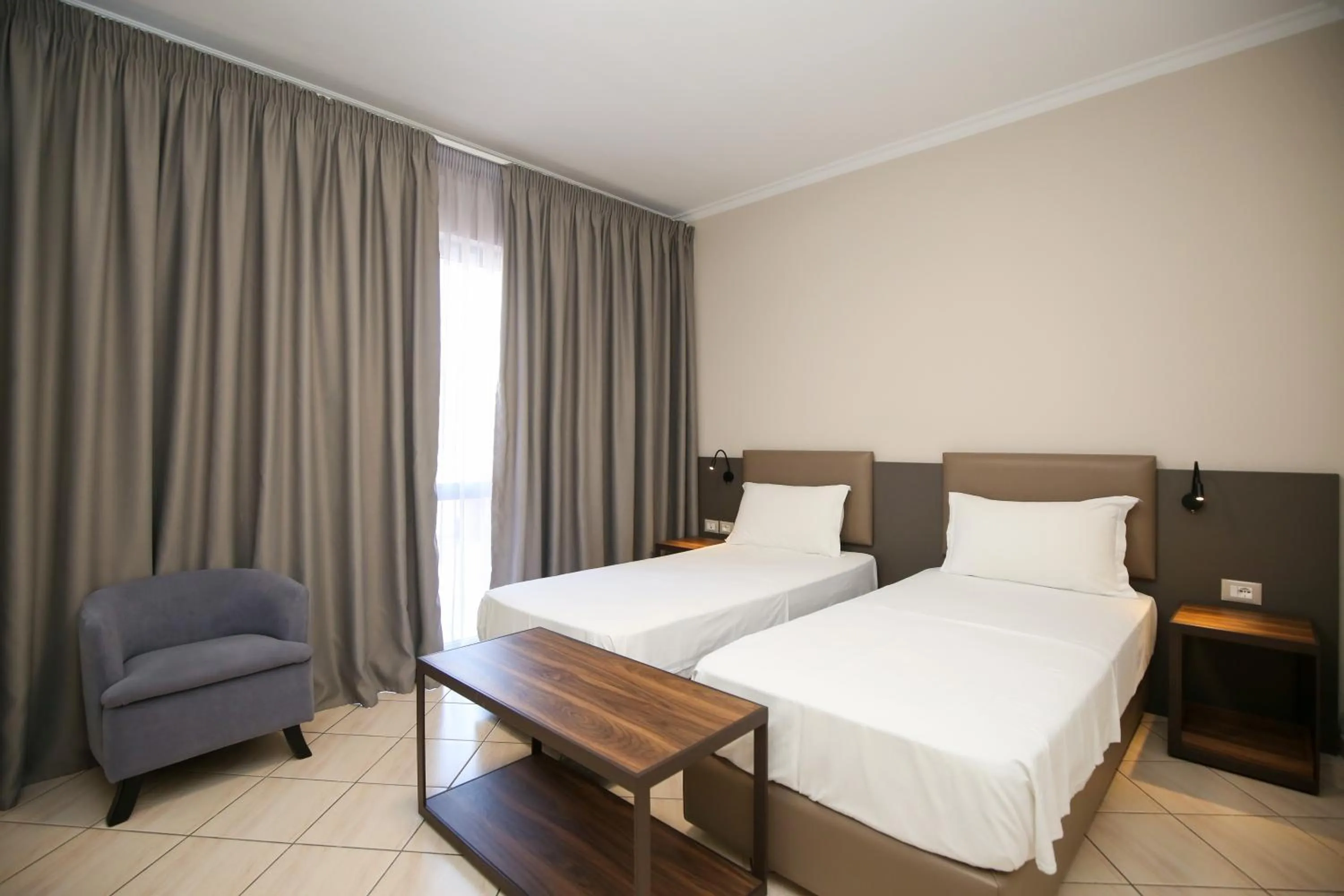 Bed in Regina Garden Vlore