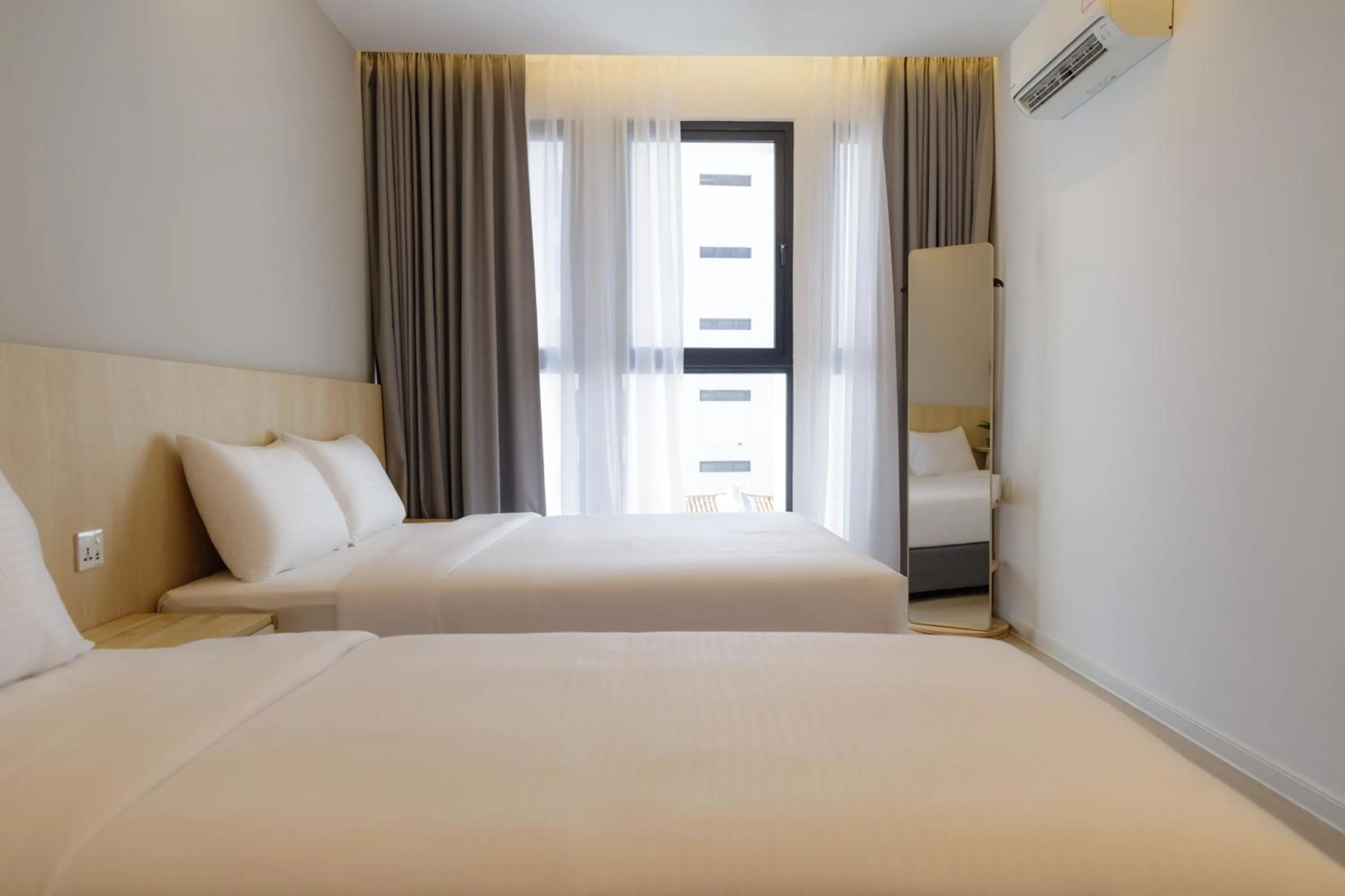 Bedroom, Bed in The Journey hotel