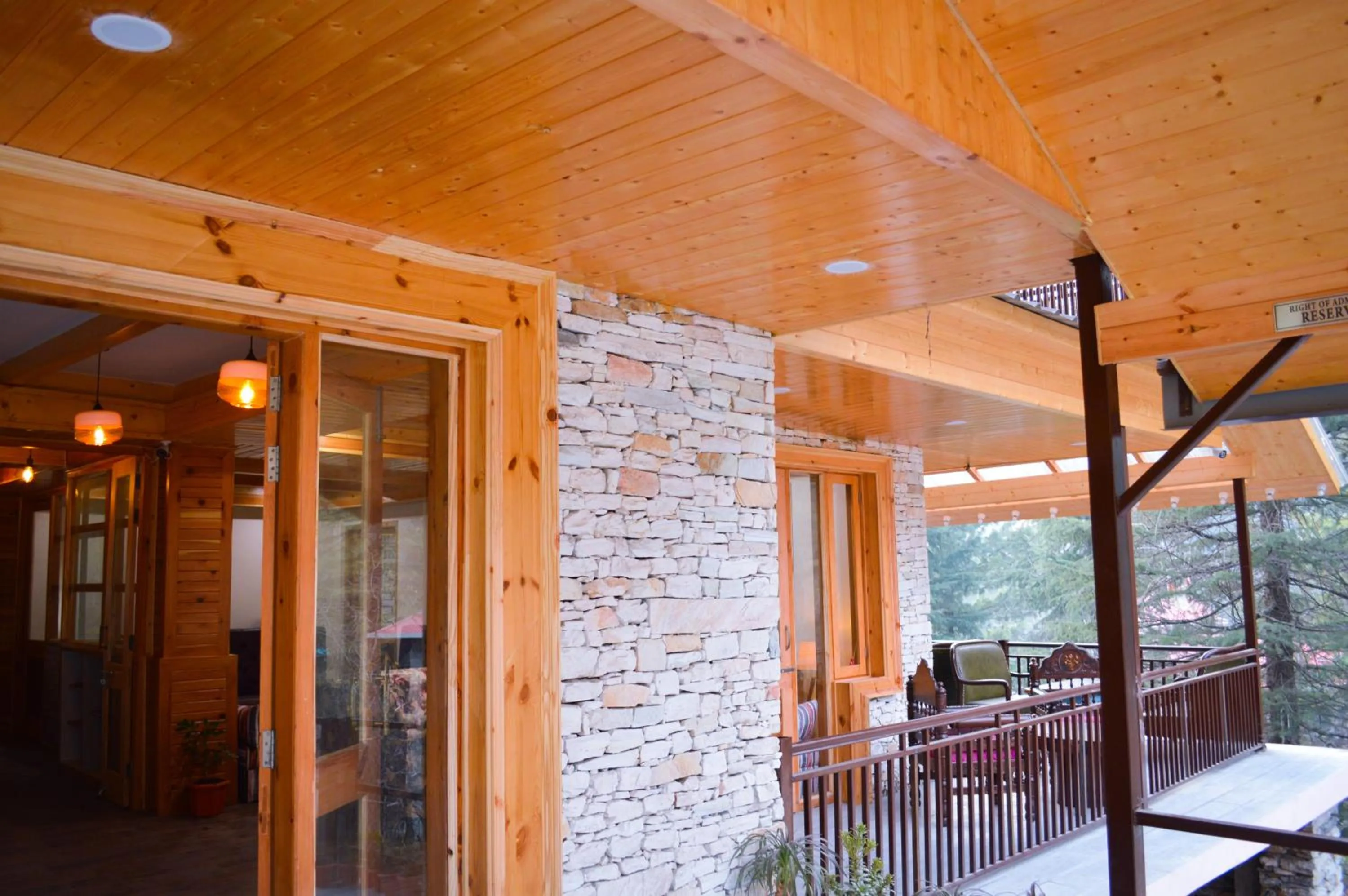 Restaurant/places to eat in The Hillside