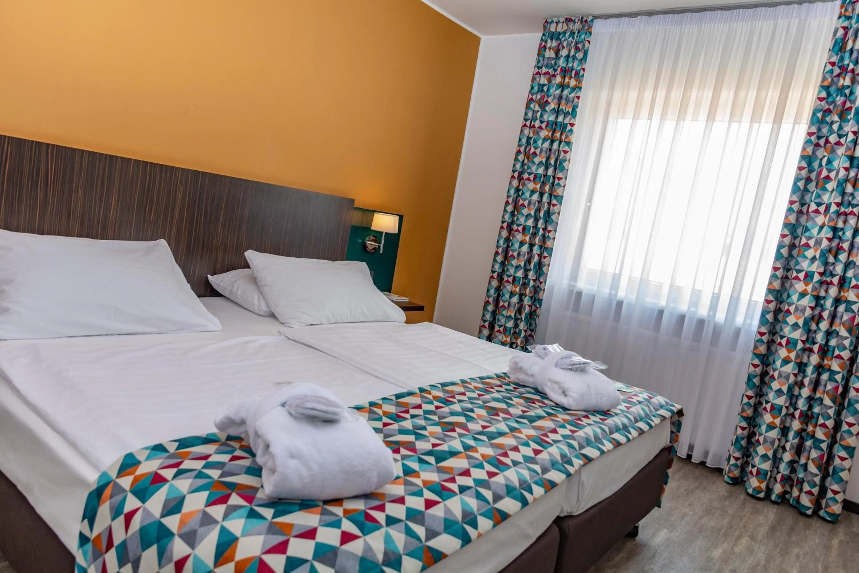 Bed in Trans World Hotel Donauwelle