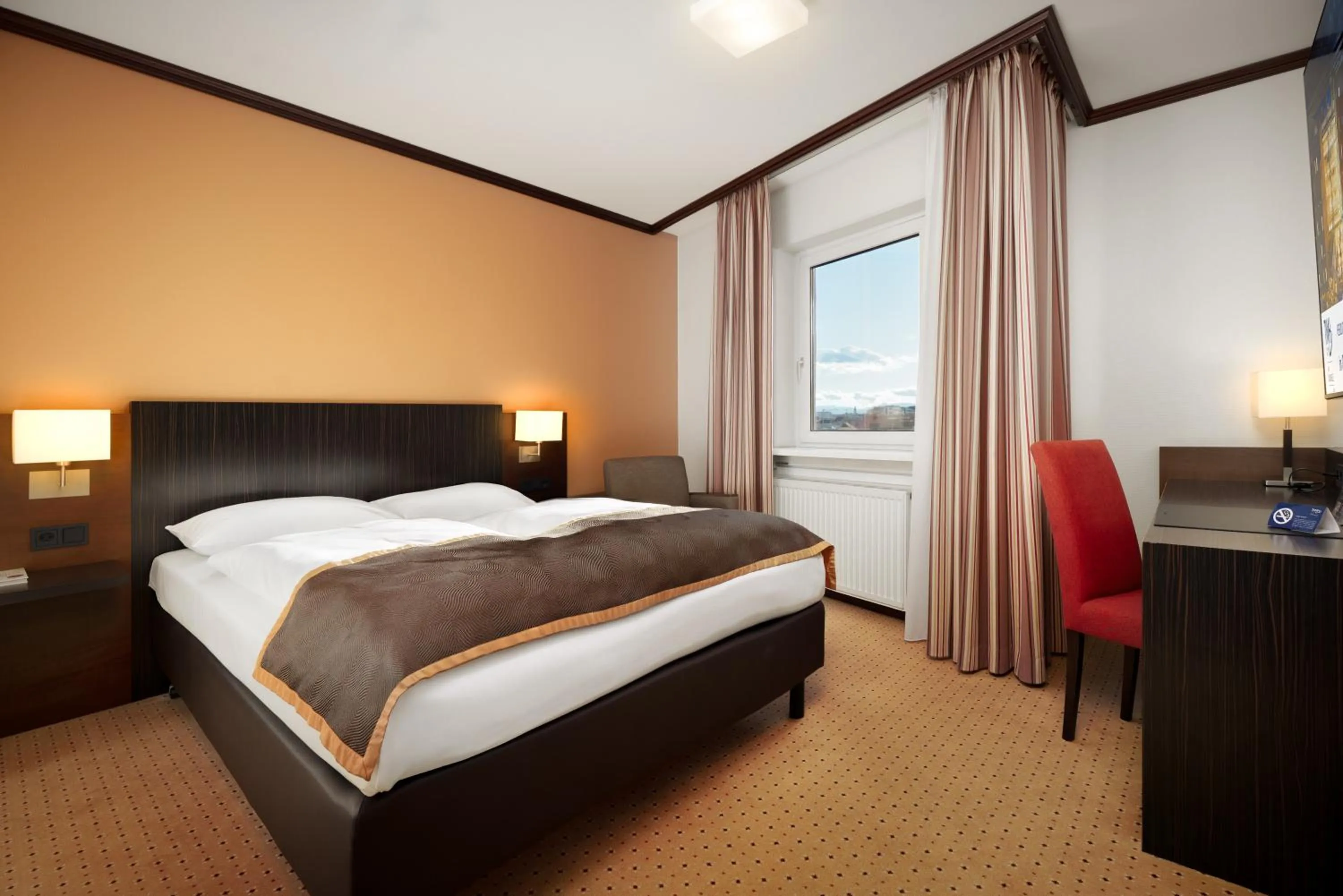 Bed in Trans World Hotel Donauwelle