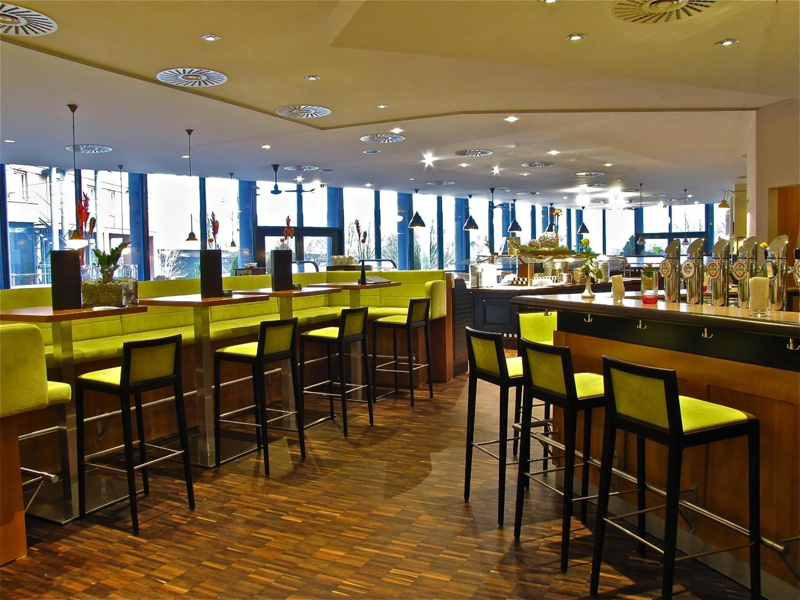 Lounge or bar in Trans World Hotel Donauwelle