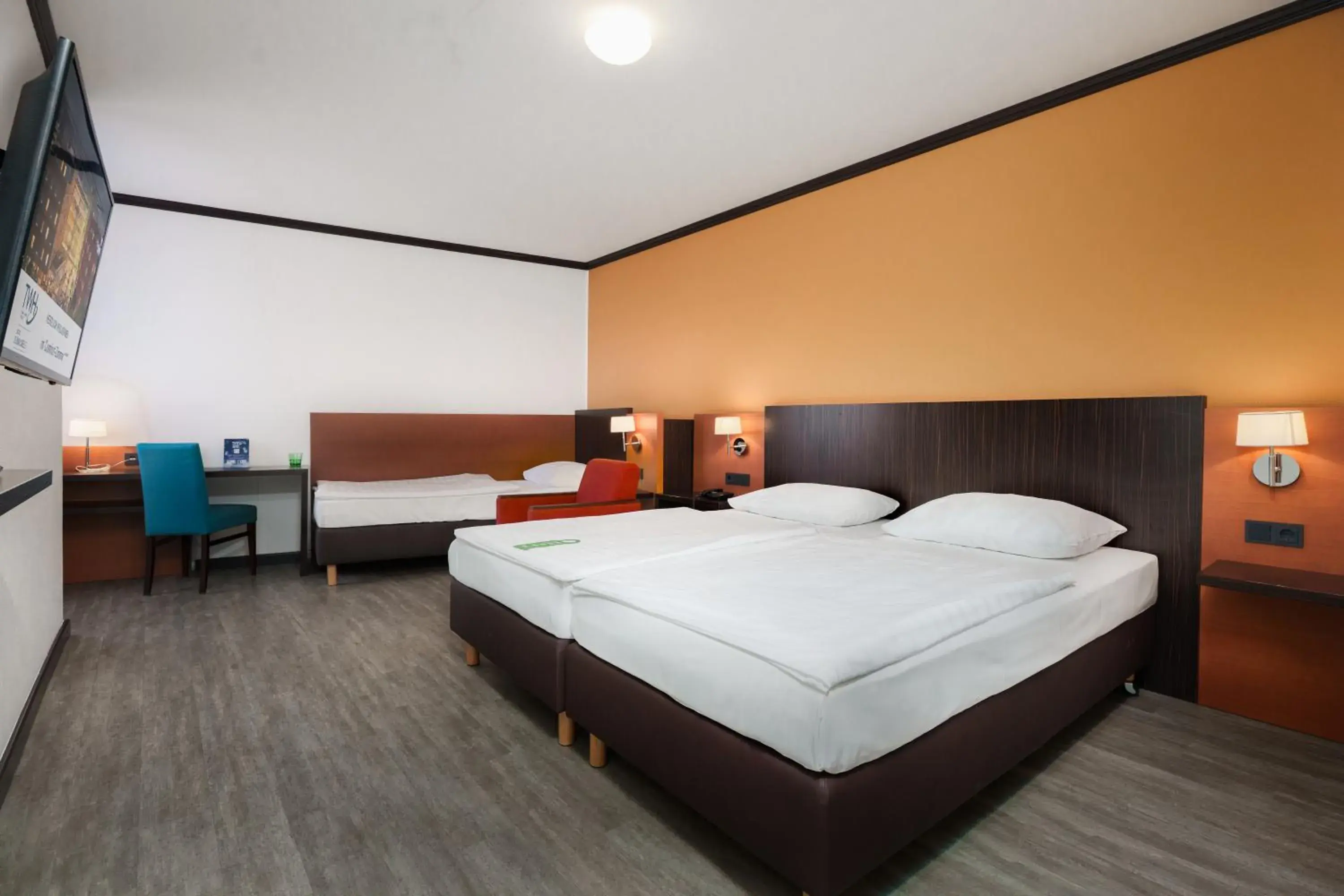 Comfort Triple Room in Trans World Hotel Donauwelle Comfort Triple Room in Trans World Hotel Donauwelle