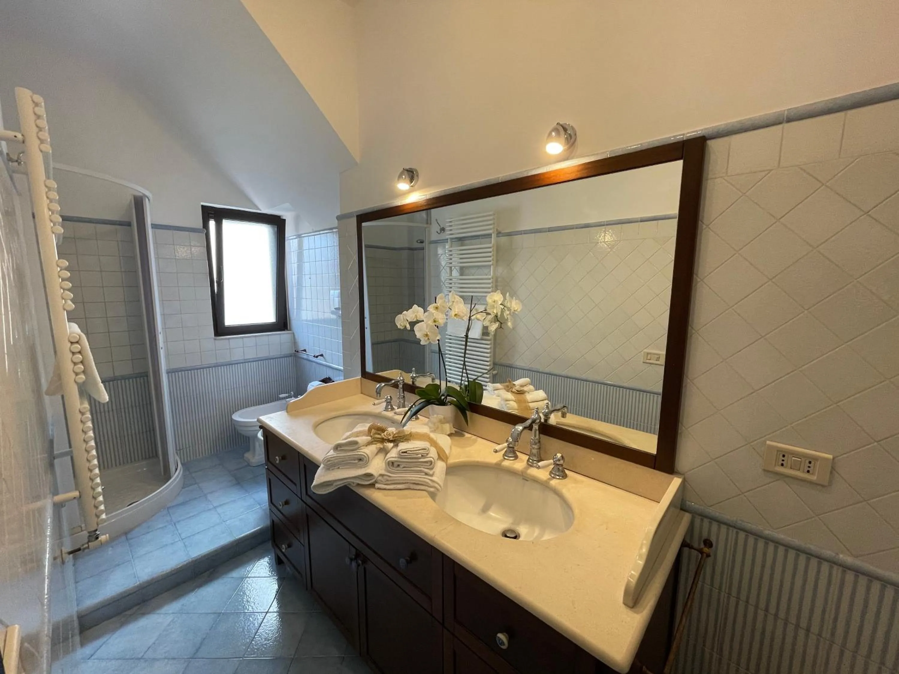 Bathroom in Dimora Bellini Apartment and Rooms