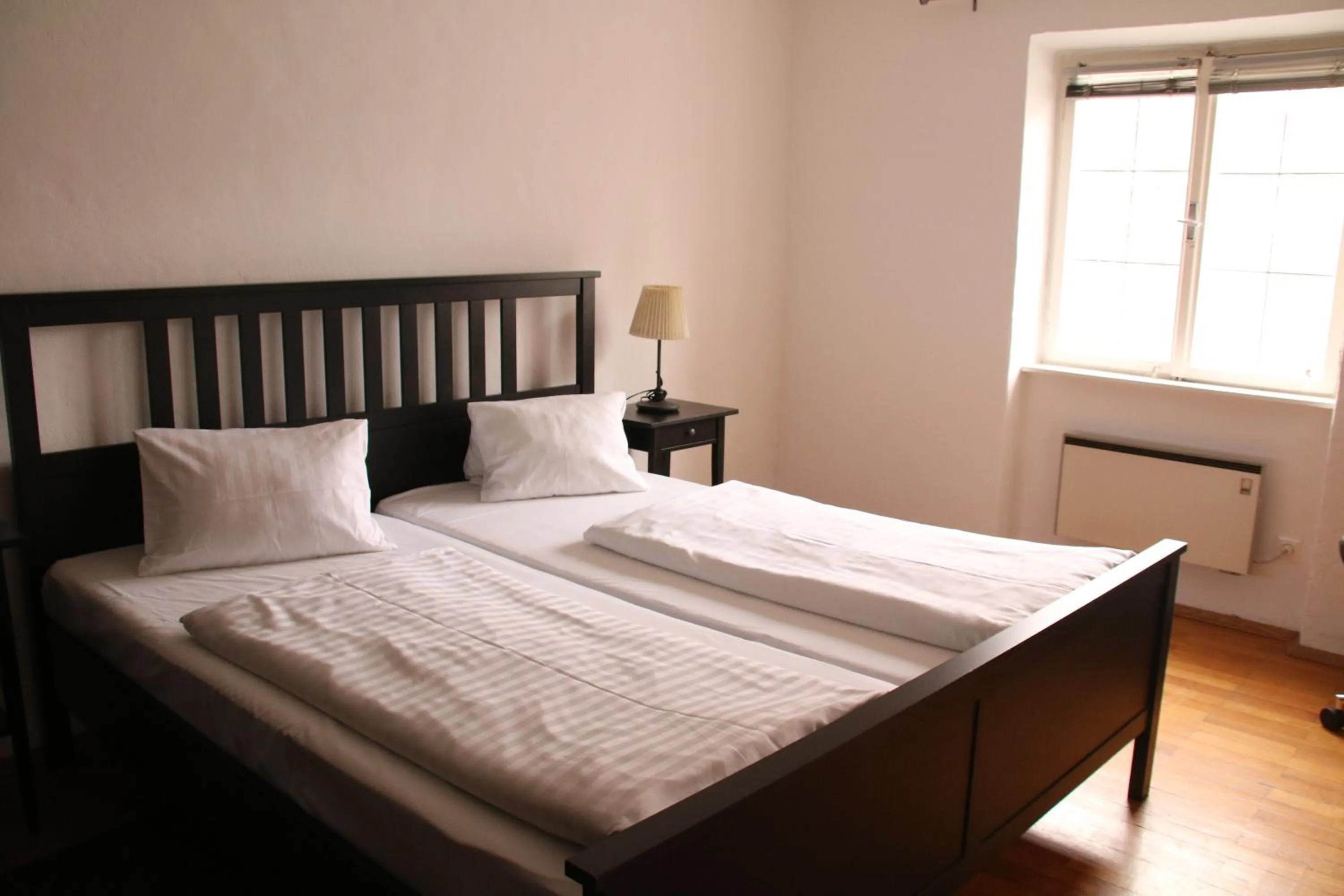 Bedroom, Bed in Hotel Goldene Krone Innsbruck