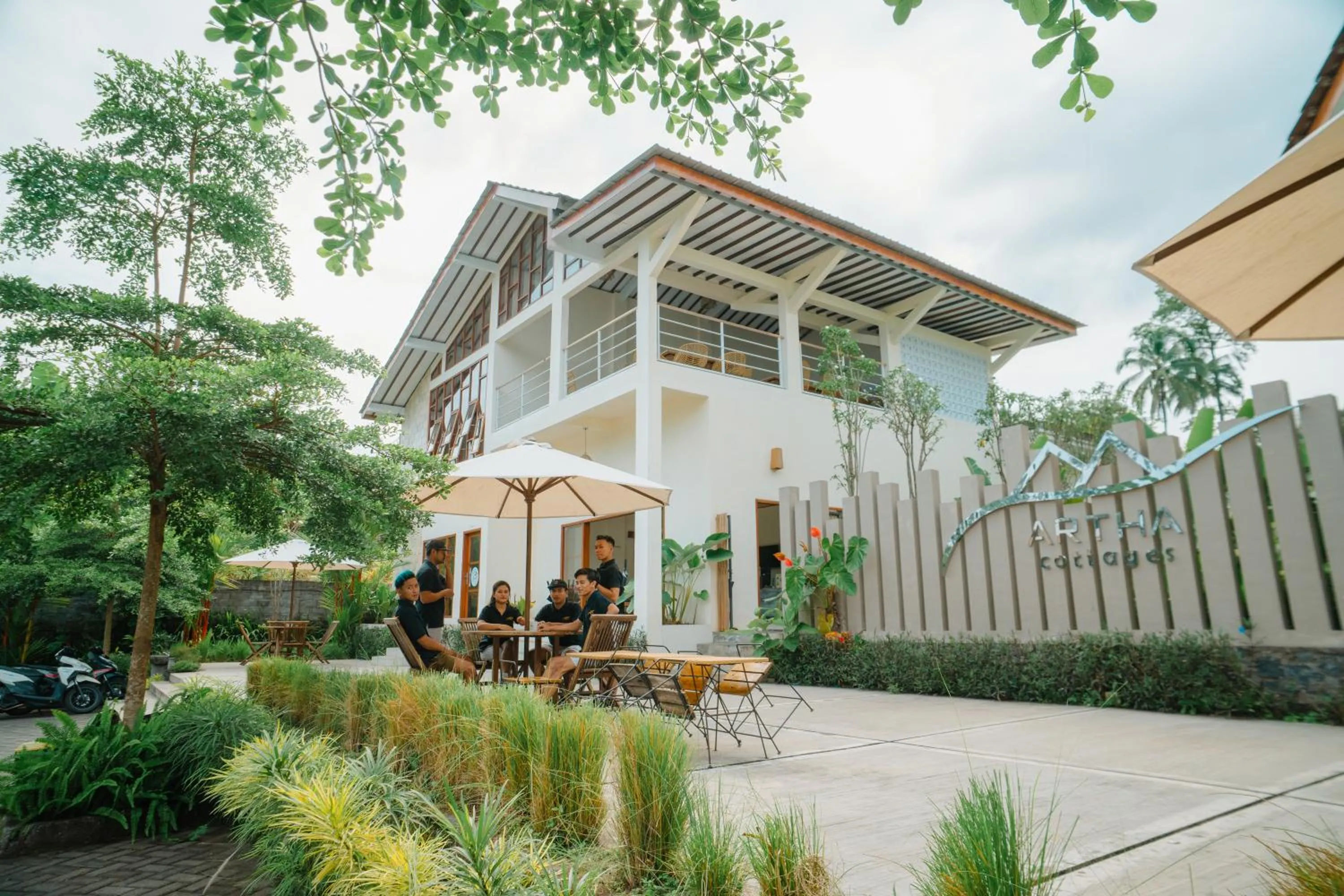 Restaurant/places to eat in Artha Cottages