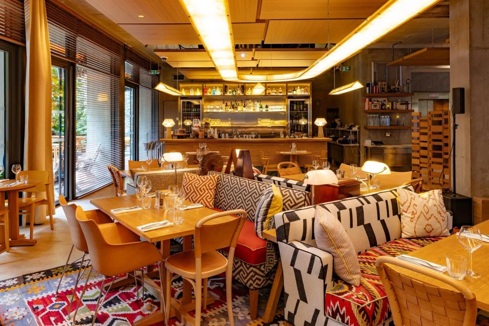 Restaurant/places to eat in Villa M