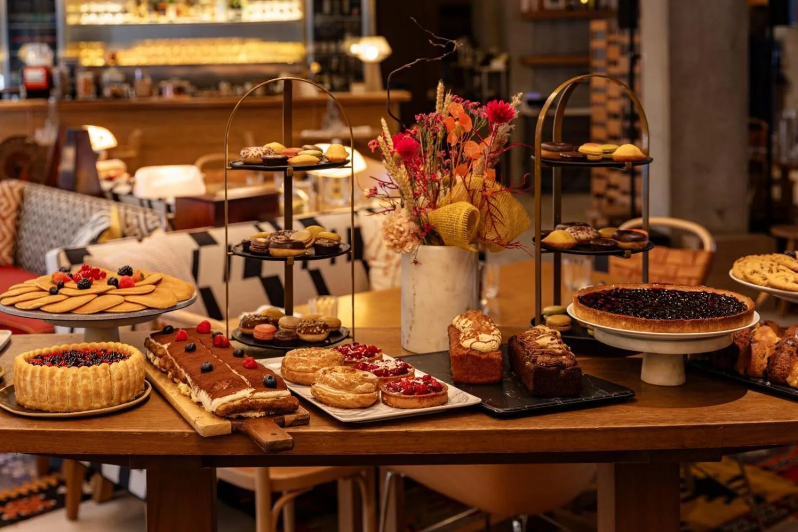 Restaurant/places to eat in Villa M