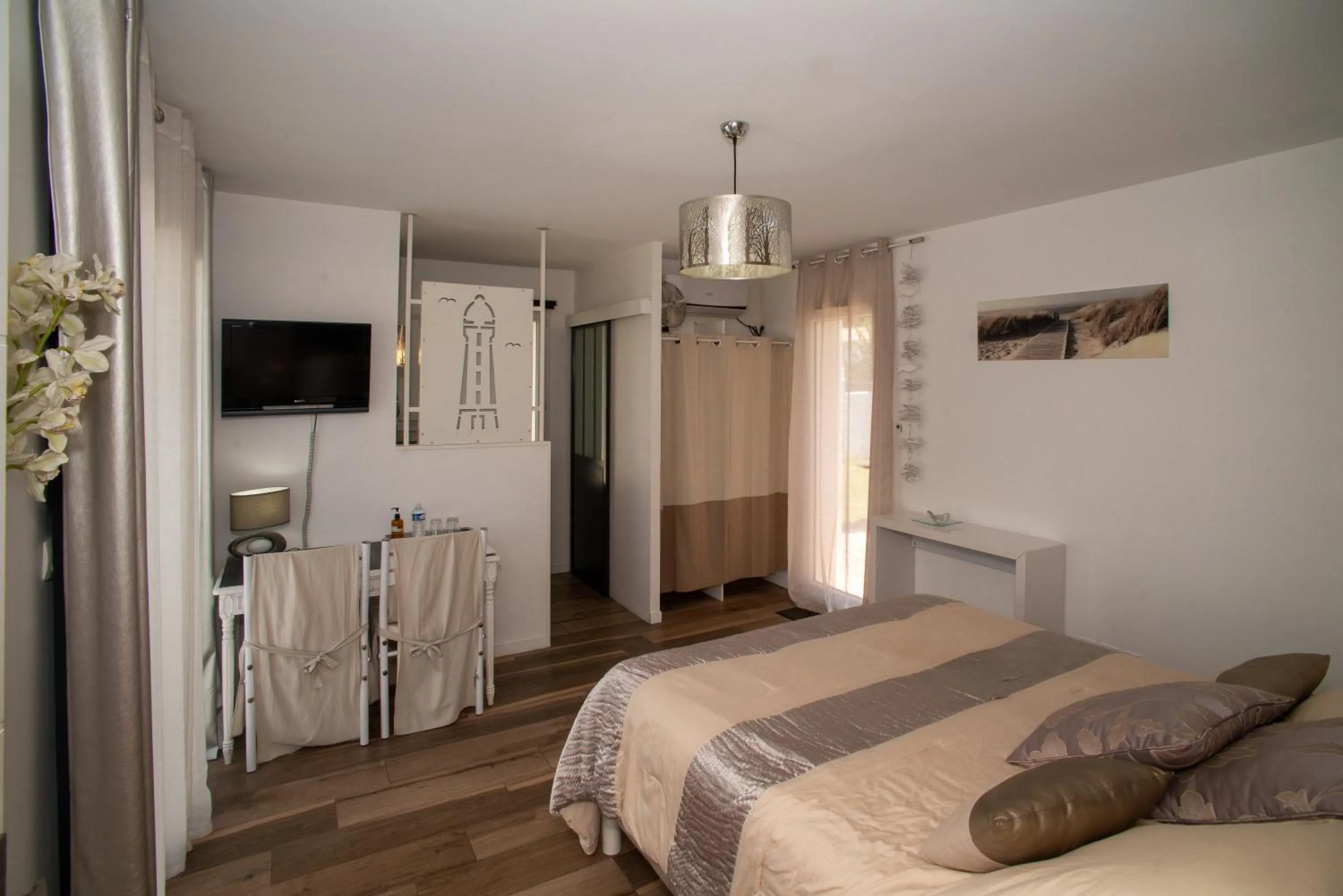 Photo of the whole room in Maison Lucilda