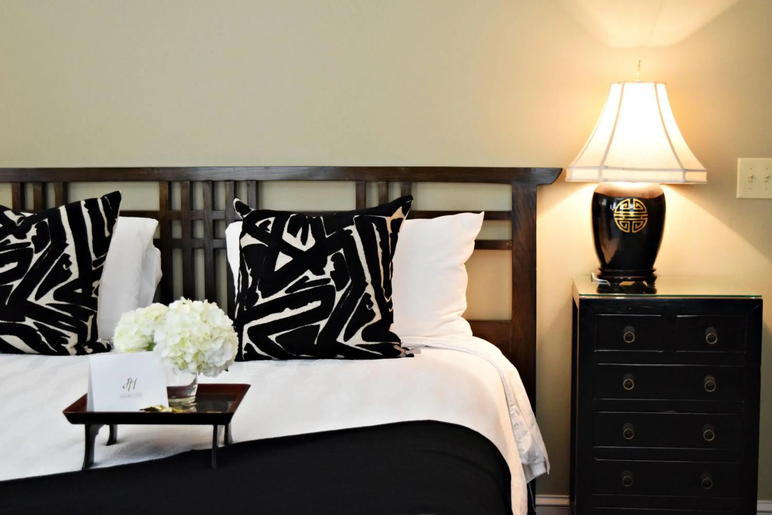 1 King Bed, Luxury Room, Non-Smoking in JH Adams Inn, Trademark Collection by Wyndham 1 King Bed, Luxury Room, Non-Smoking in JH Adams Inn, Trademark Collection by Wyndham