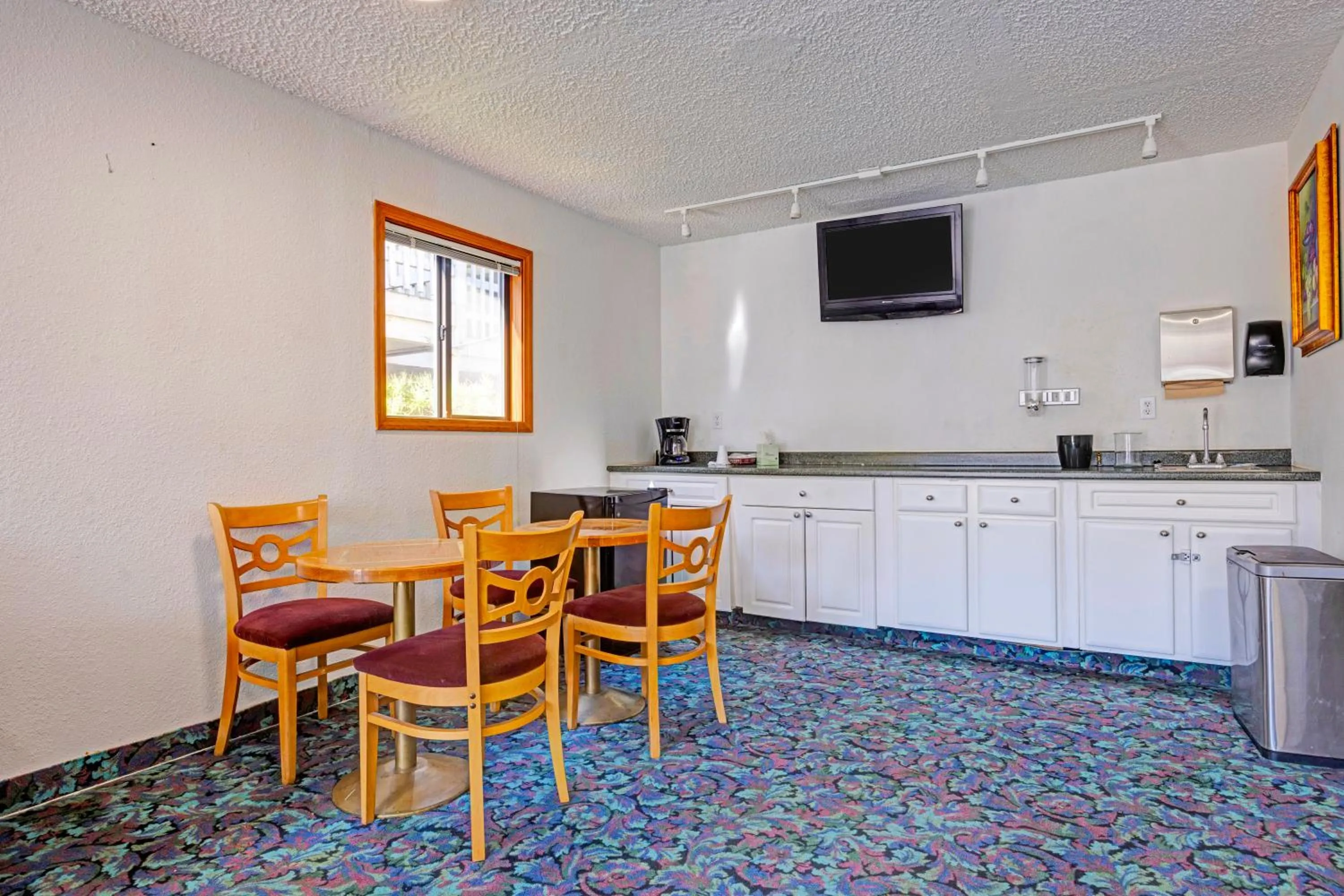 Lobby or reception in Capital O Stevenson Inn Riverside