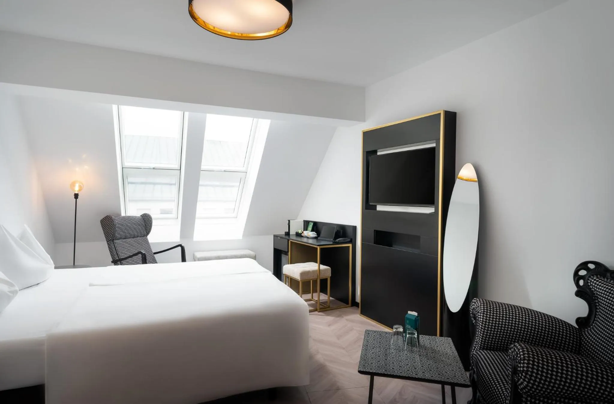 Photo of the whole room, Bed in elaya hotel vienna city center