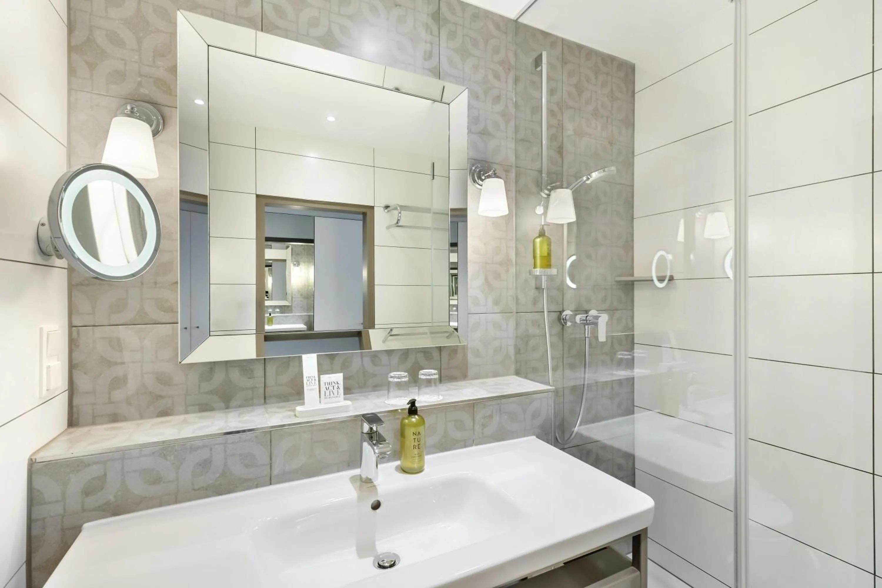 Shower in Hotel Rathauspark Wien, a member of Radisson Individuals