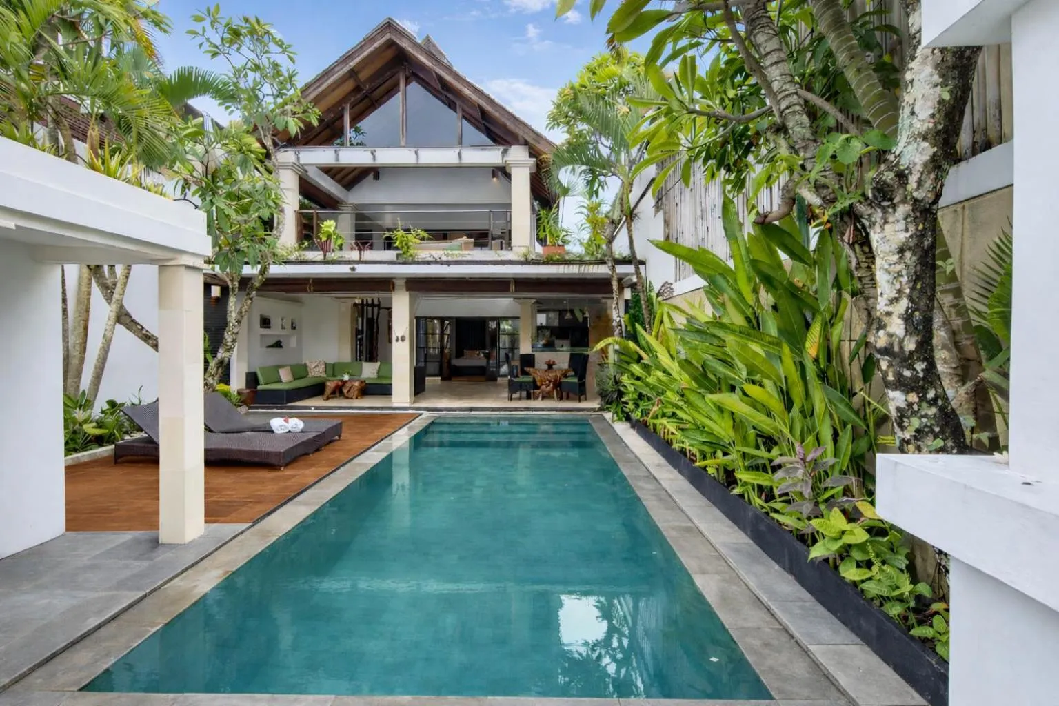 Swimming pool in Harmony Villa Dua