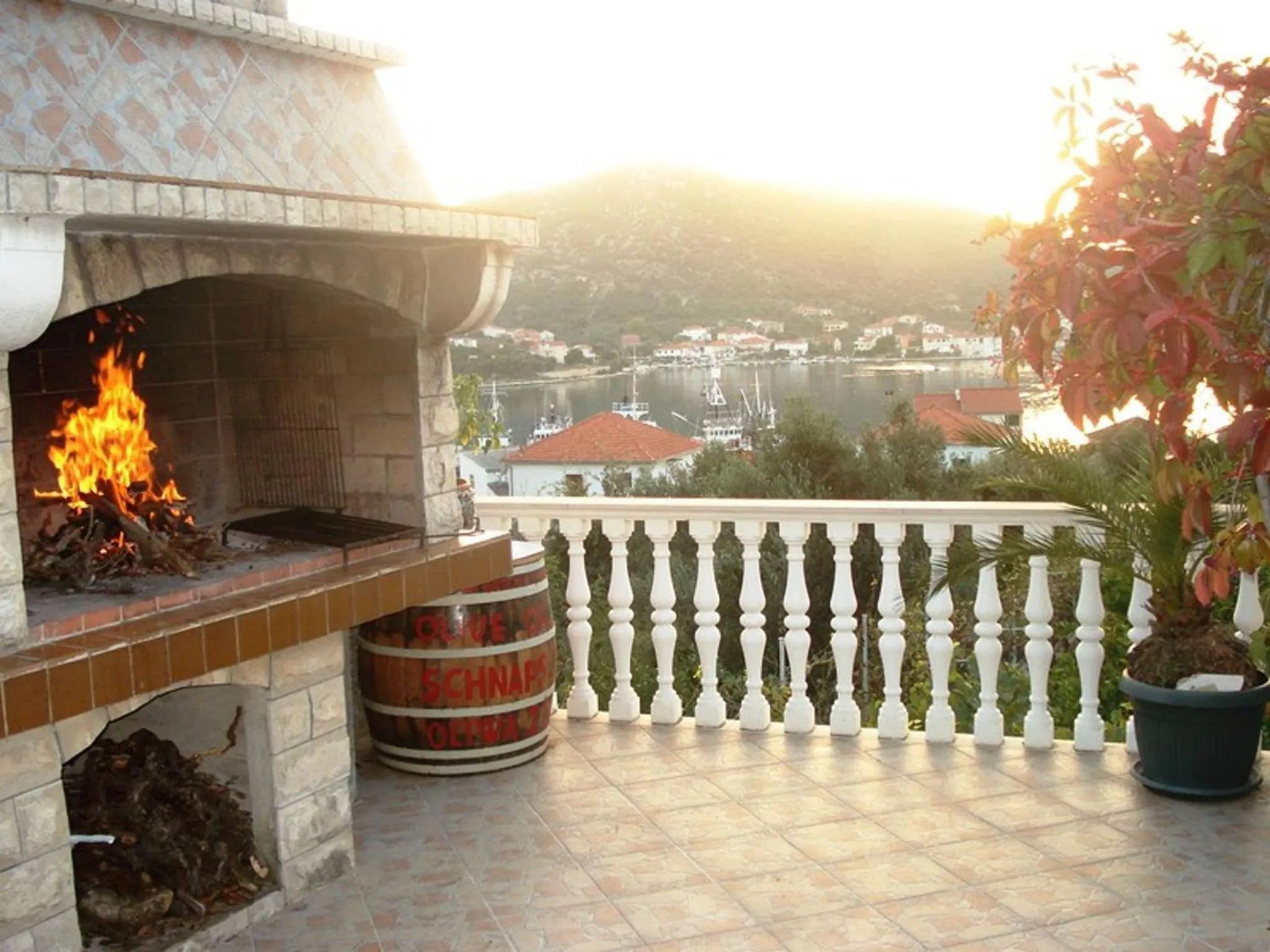 Romantic Apartment With Sea View Vinie, Dalmatia