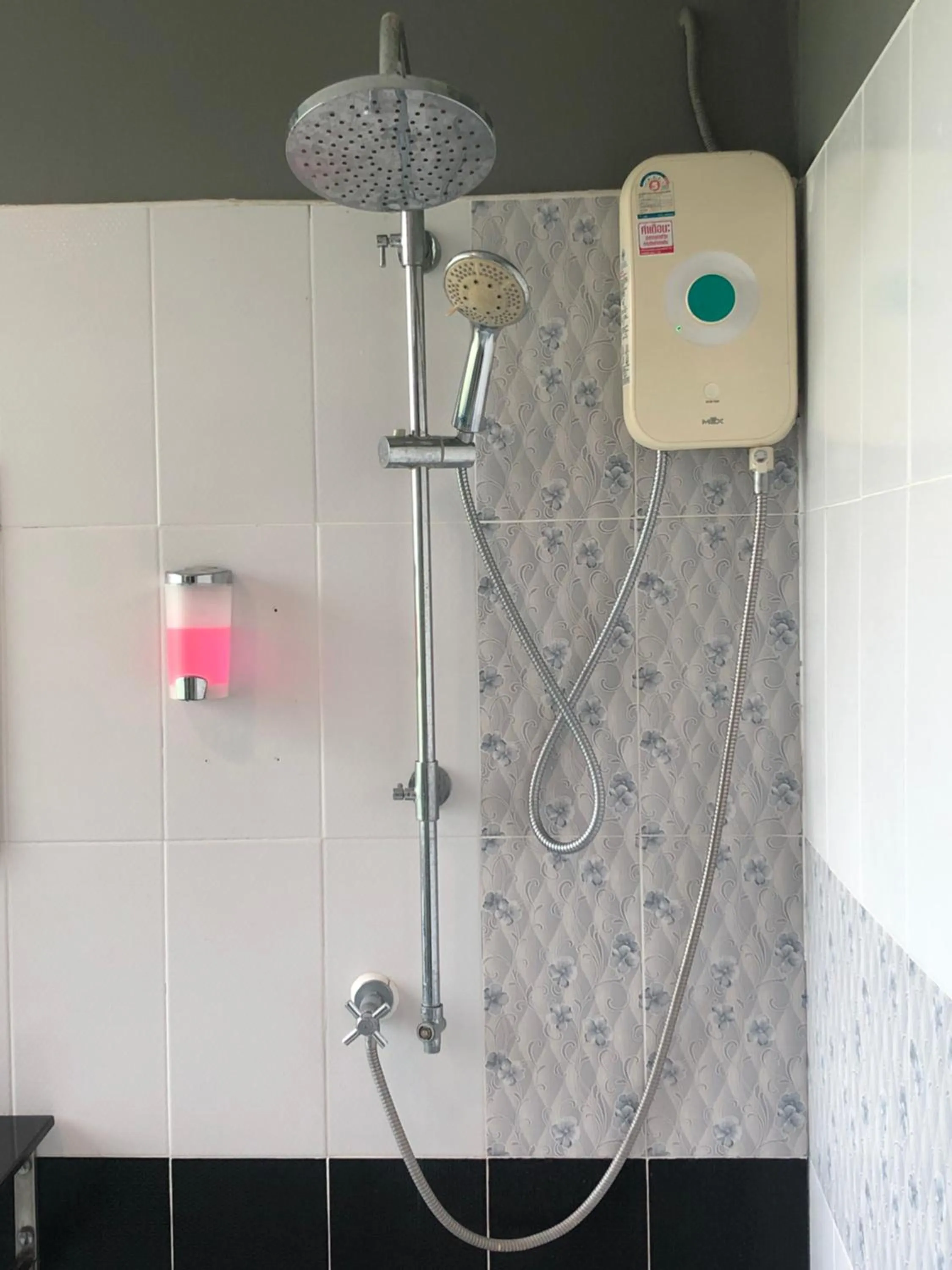Shower in Anandpura Riverside Hotel