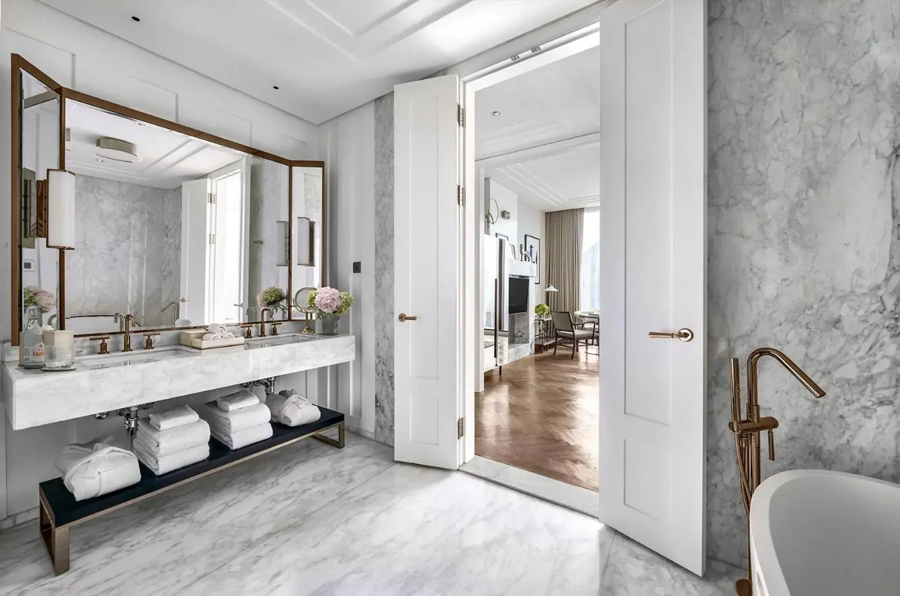 Deluxe Skyline Twin Room in The Langham, Jakarta Deluxe Skyline Twin Room in The Langham, Jakarta