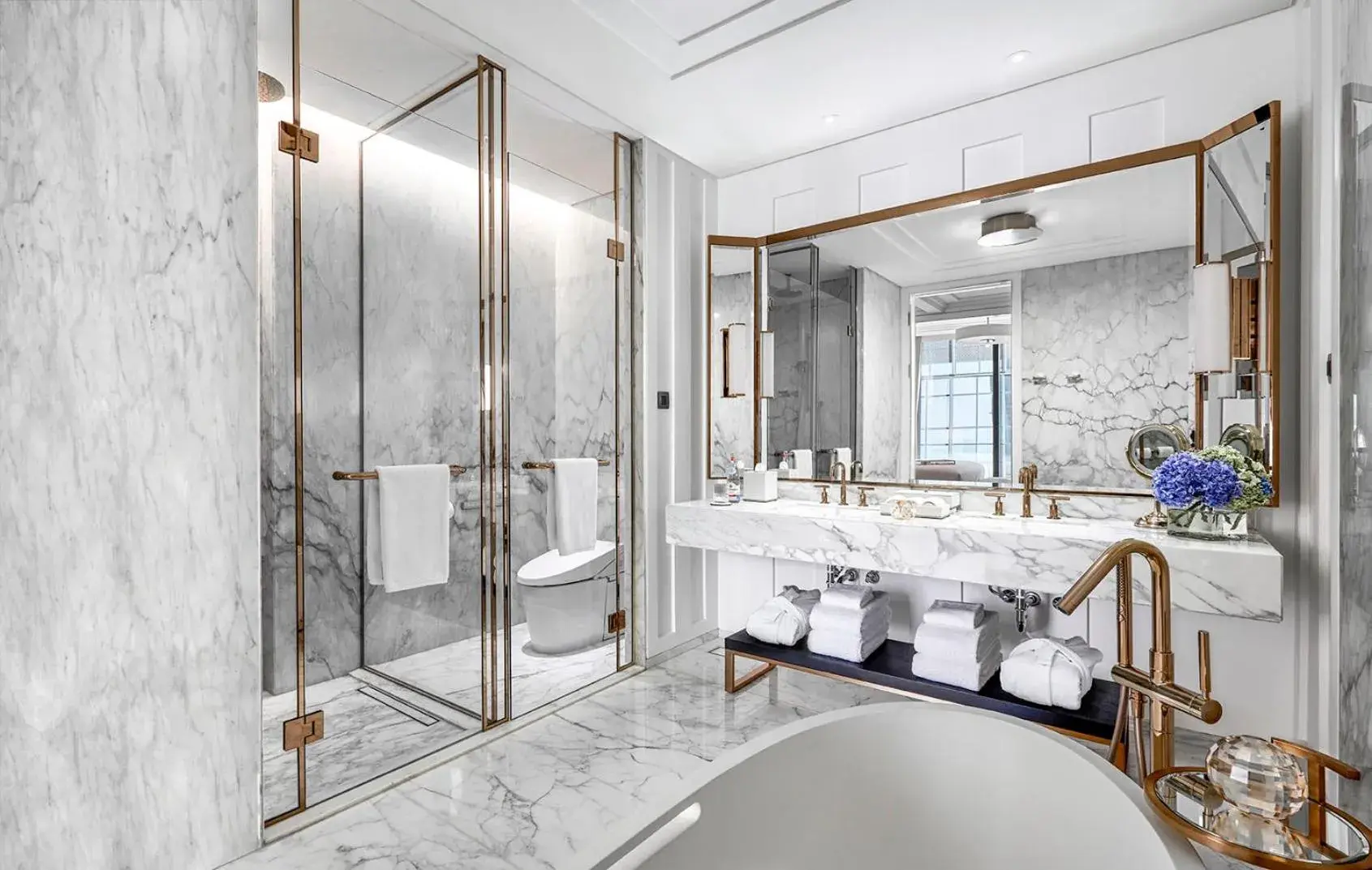 Deluxe Cityscape Twin Room in The Langham, Jakarta Deluxe Cityscape Twin Room in The Langham, Jakarta