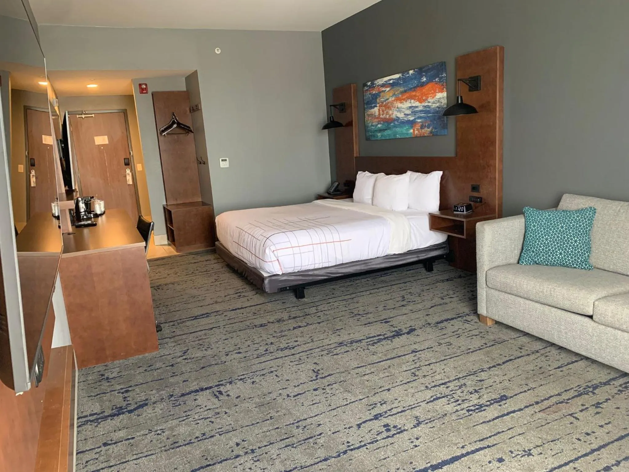 Bedroom, Bed in La Quinta Inn & Suites by Wyndham Louisville NE - Old Henry Rd