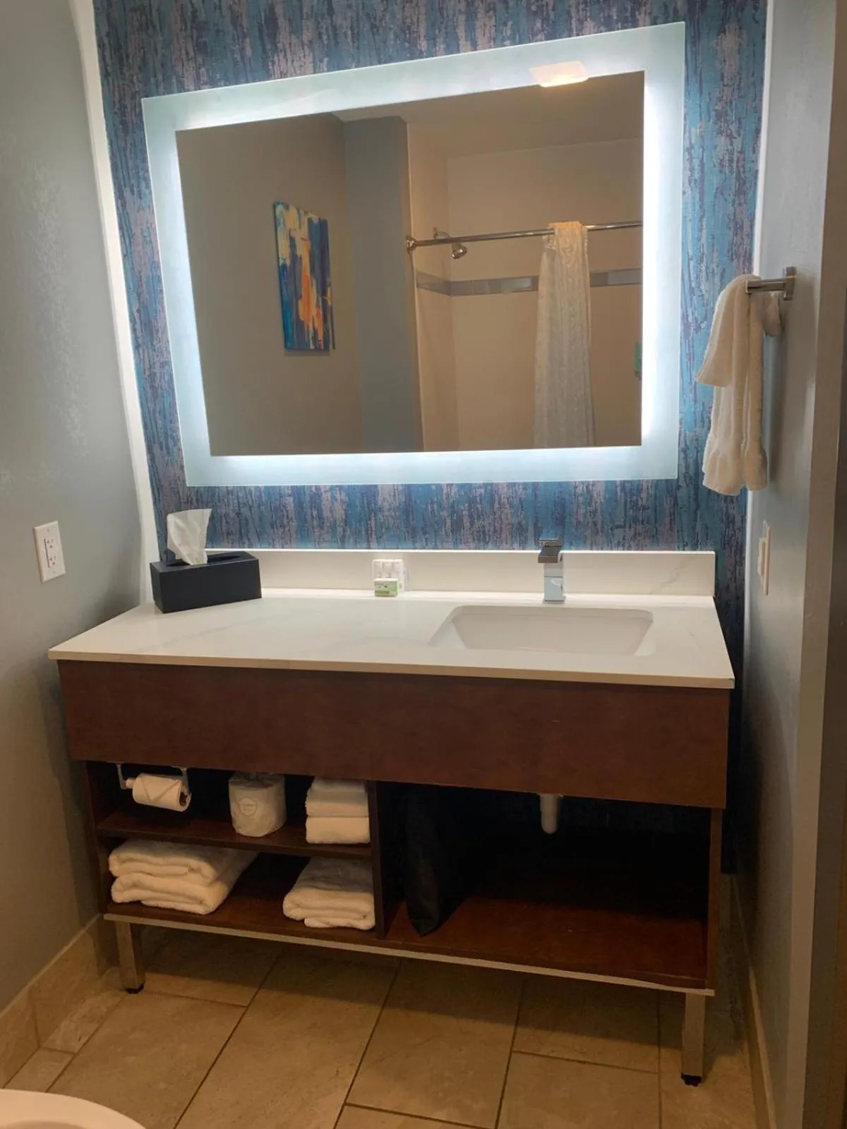 Bathroom in La Quinta Inn & Suites by Wyndham Louisville NE - Old Henry Rd