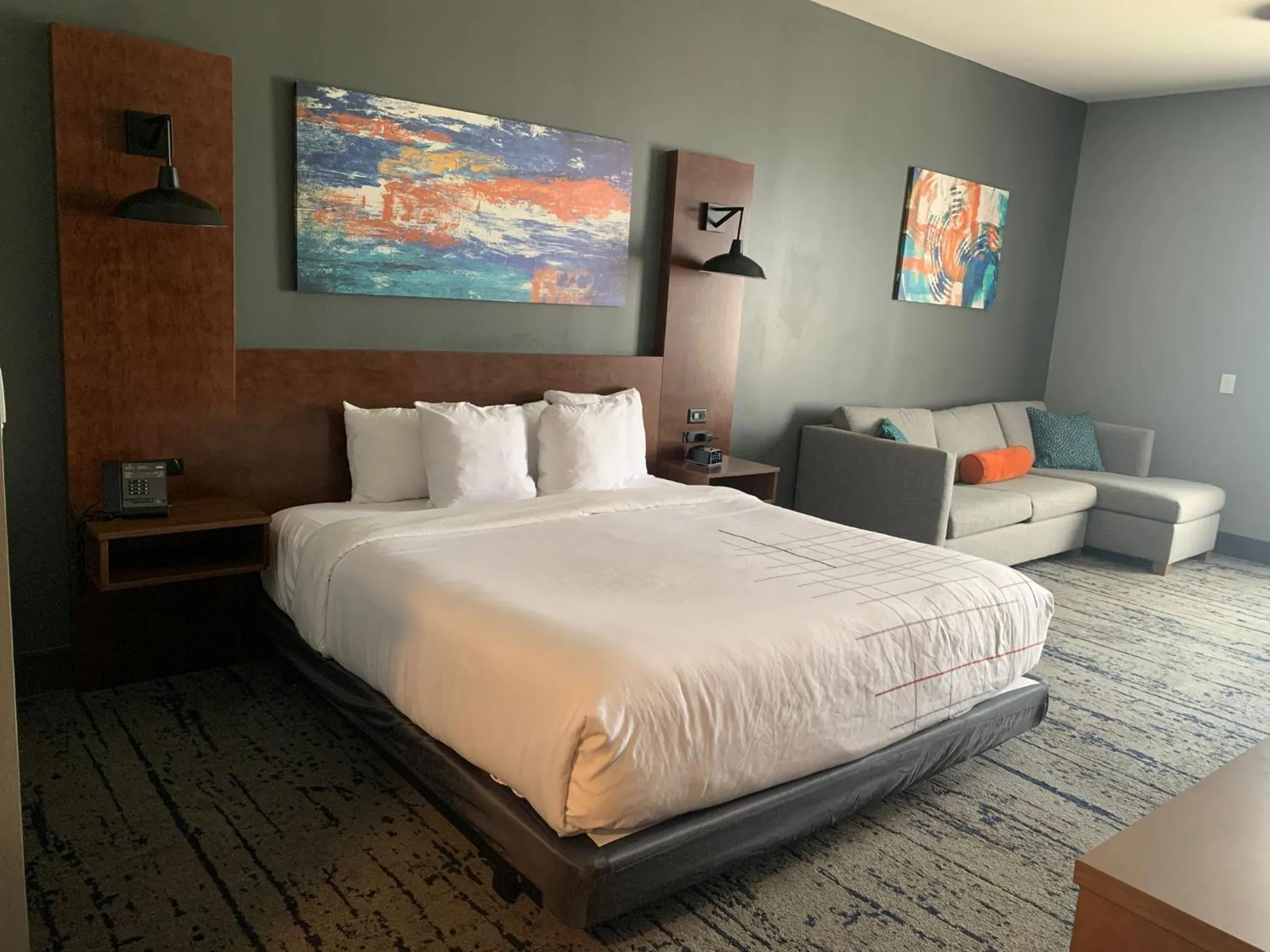 Bedroom, Bed in La Quinta Inn & Suites by Wyndham Louisville NE - Old Henry Rd