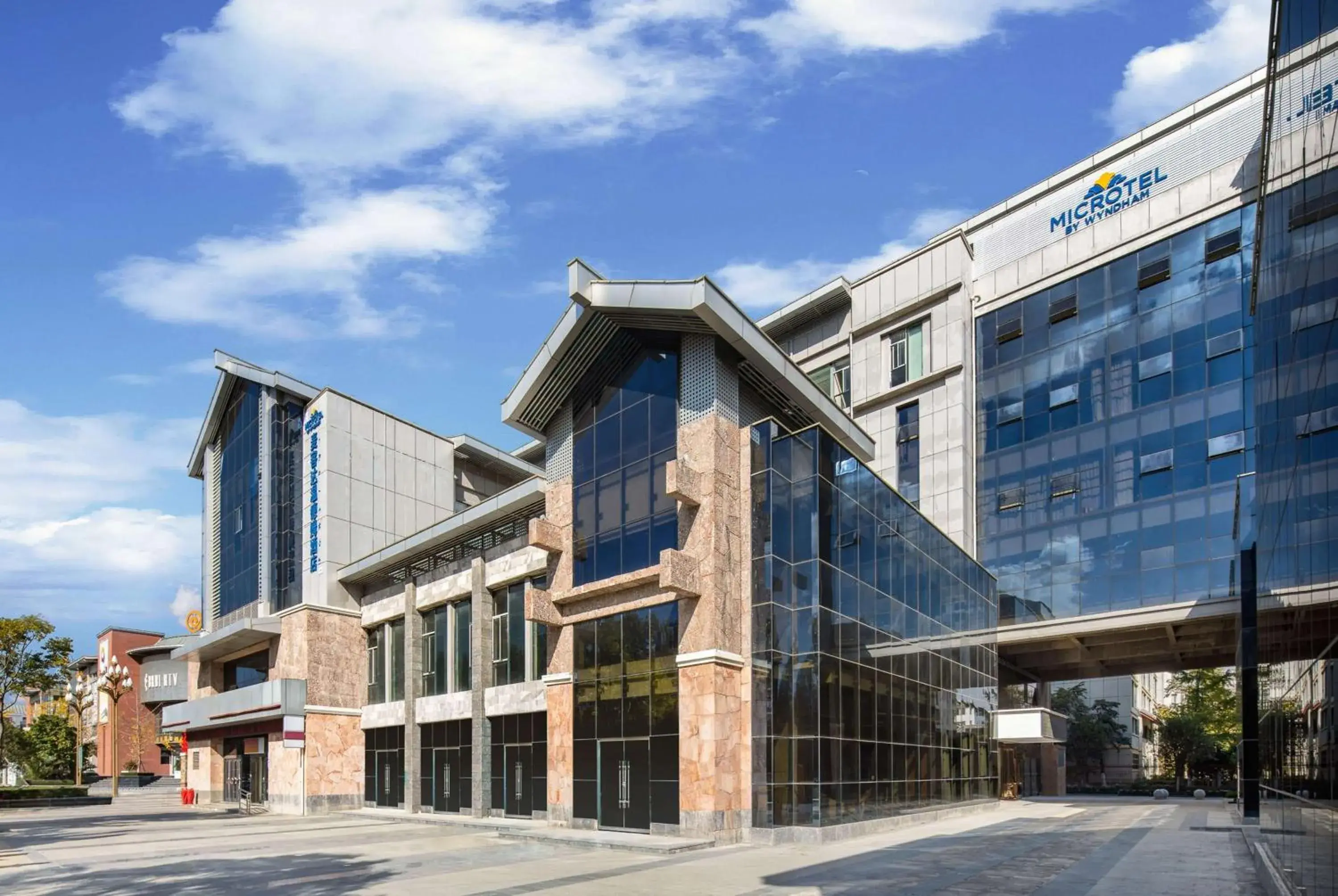 Property Building in Microtel by Wyndham Lijiang Property Building in Microtel by Wyndham Lijiang