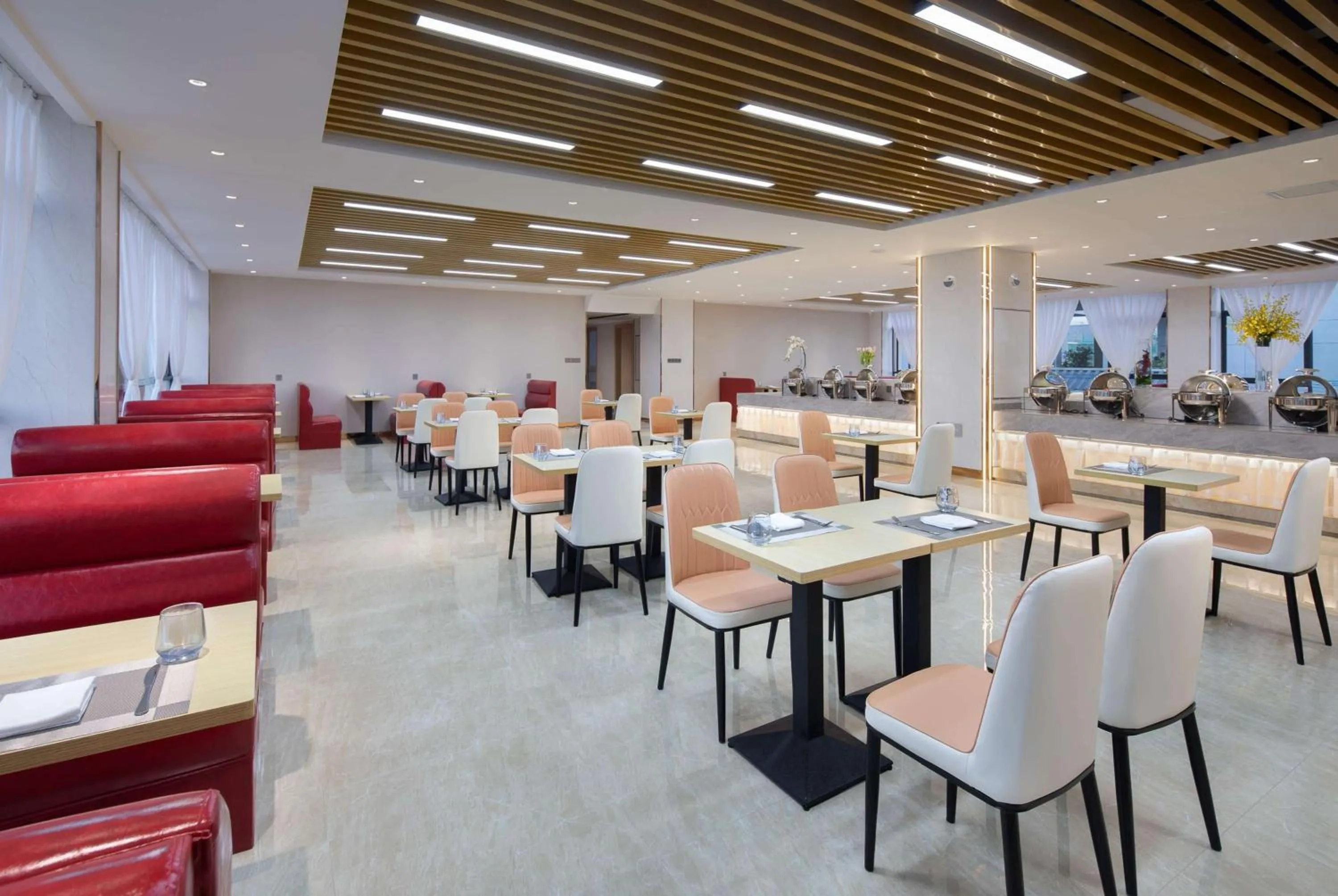 Restaurant/Places to Eat in Microtel by Wyndham Lijiang