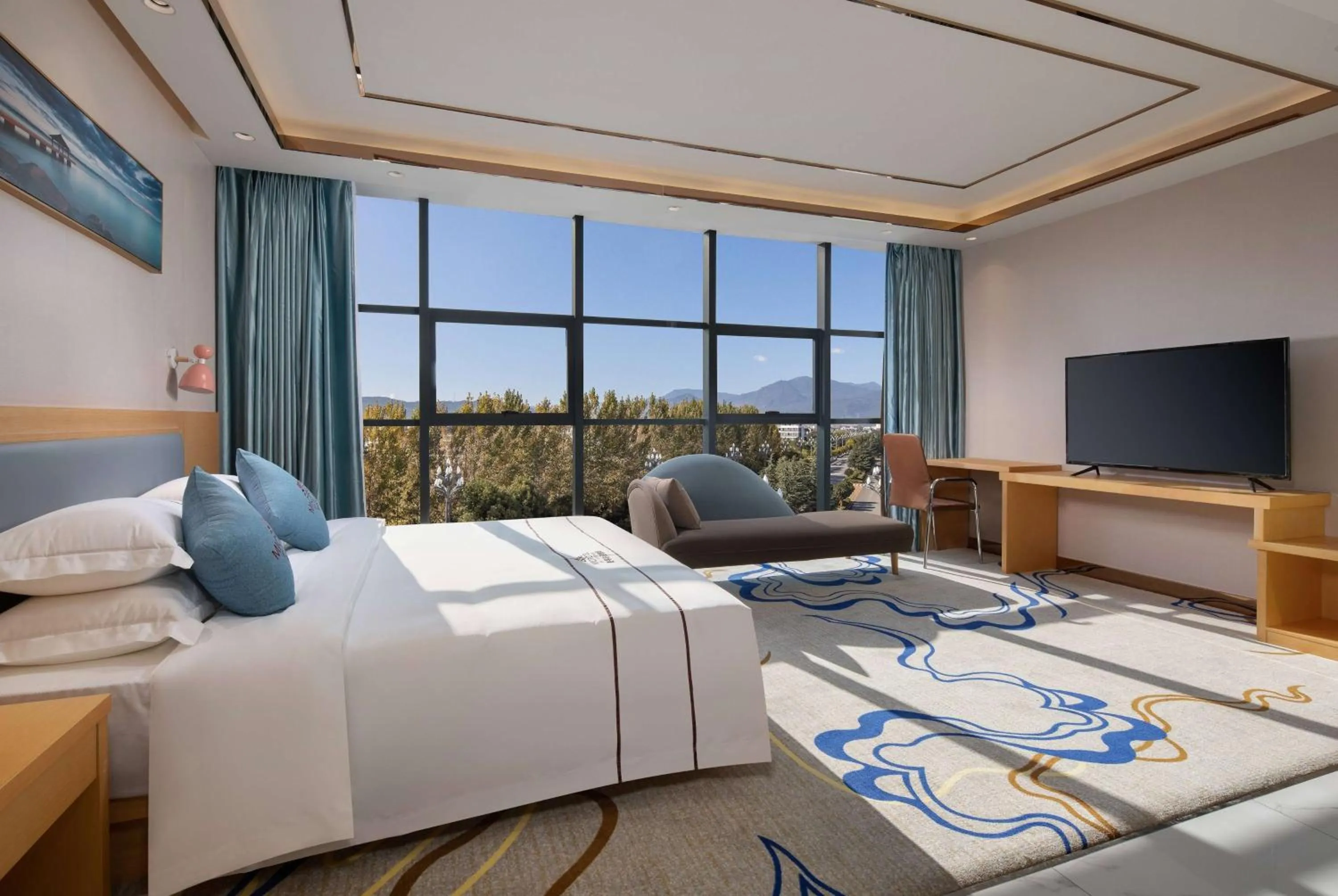 Bed in Microtel by Wyndham Lijiang