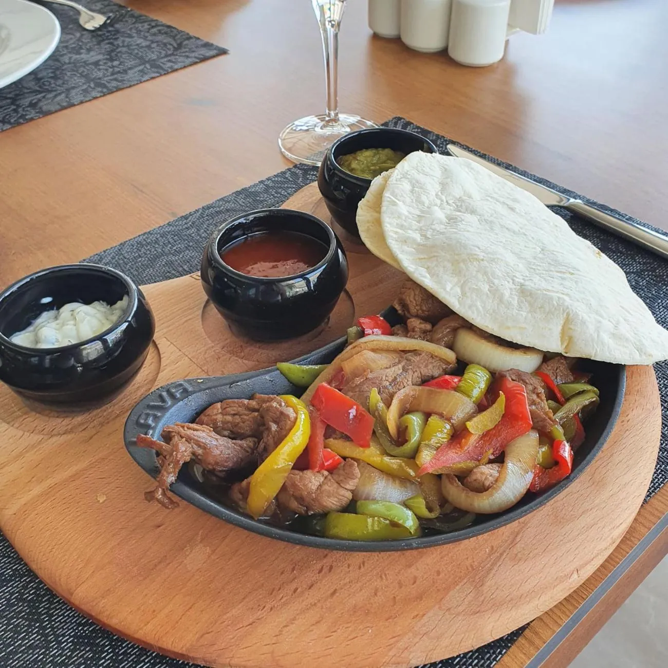 Restaurant/places to eat in Ramada by Wyndham Izmir Aliaga