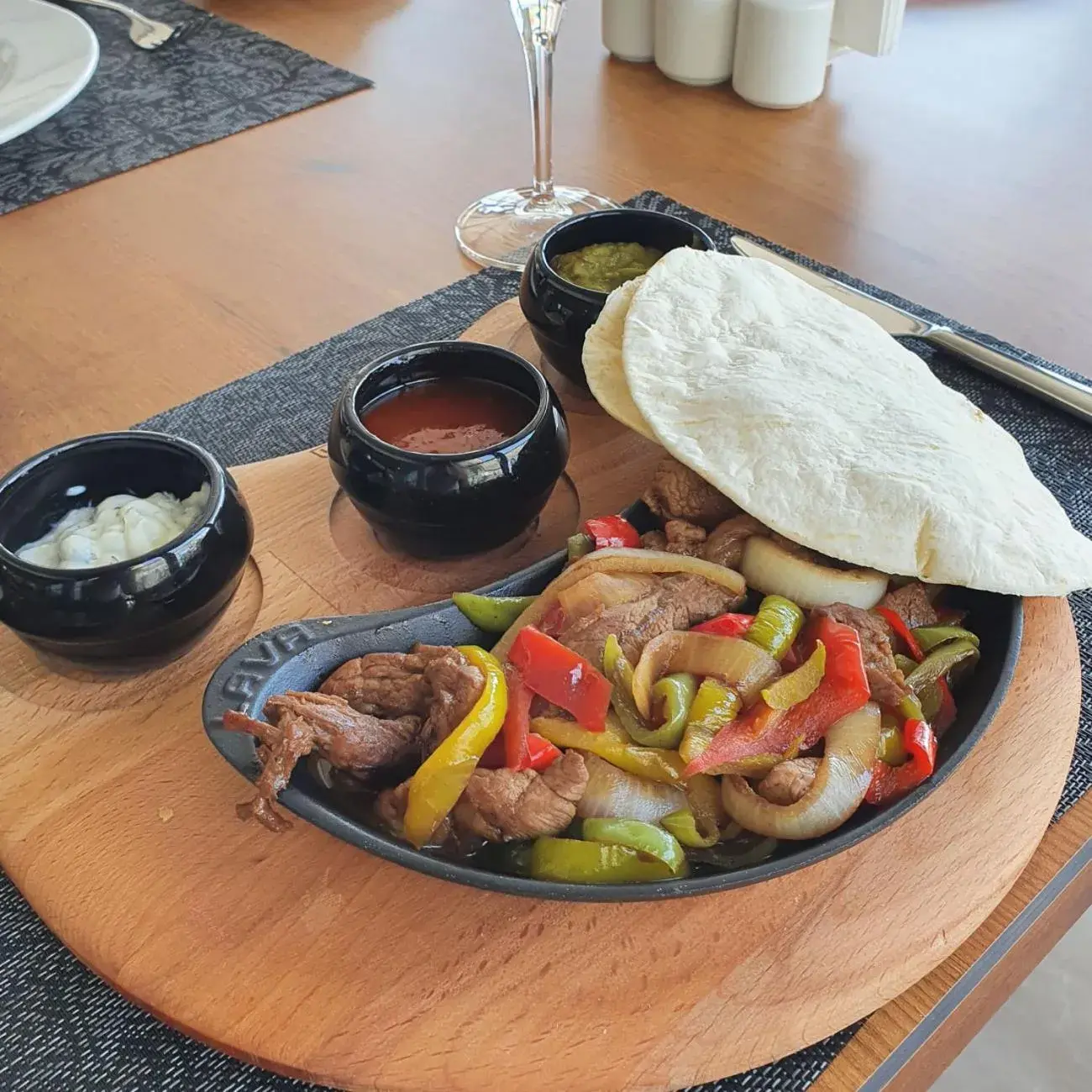 Restaurant/places to eat in Ramada by Wyndham Izmir Aliaga Restaurant/places to eat in Ramada by Wyndham Izmir Aliaga