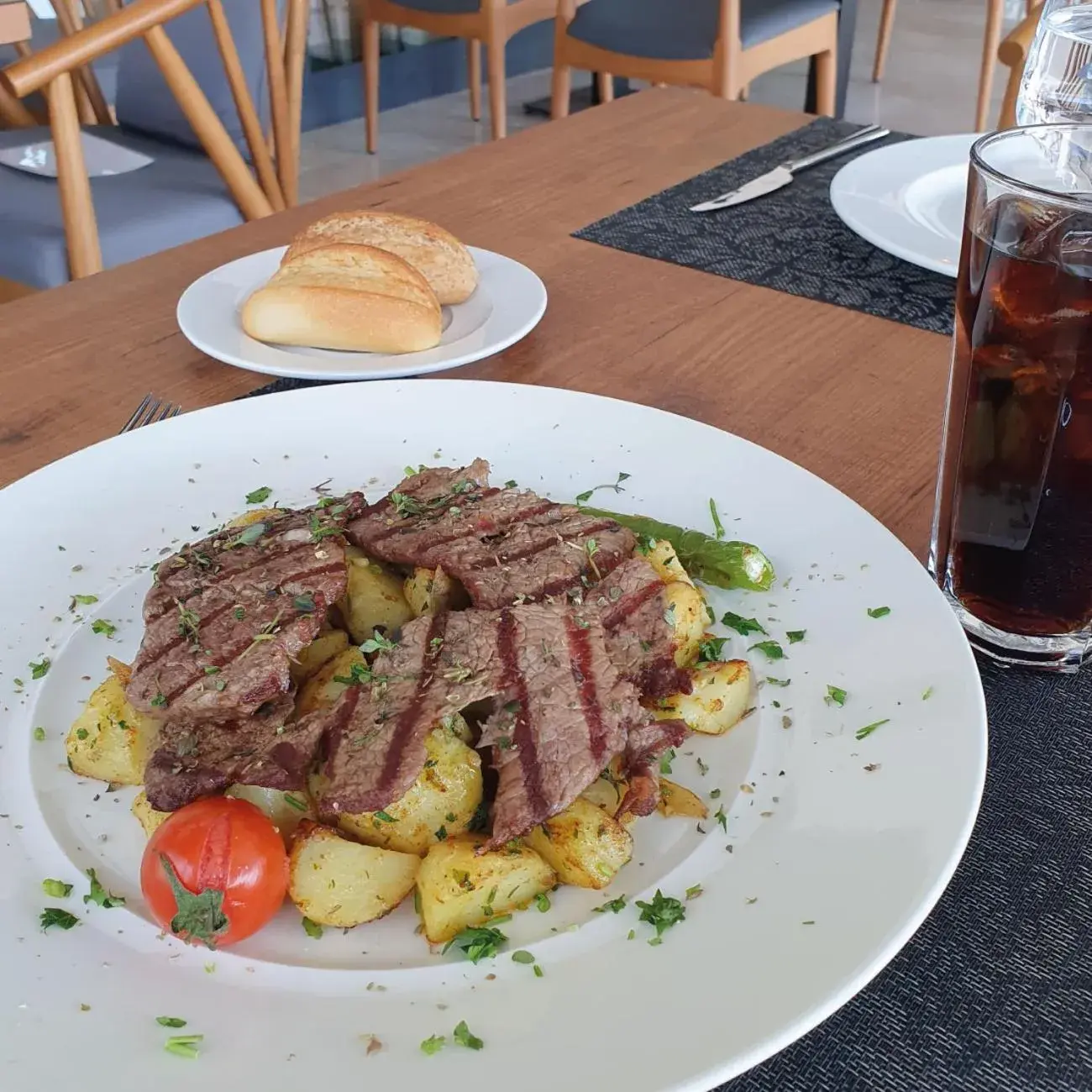 Restaurant/places to eat in Ramada by Wyndham Izmir Aliaga Restaurant/places to eat in Ramada by Wyndham Izmir Aliaga