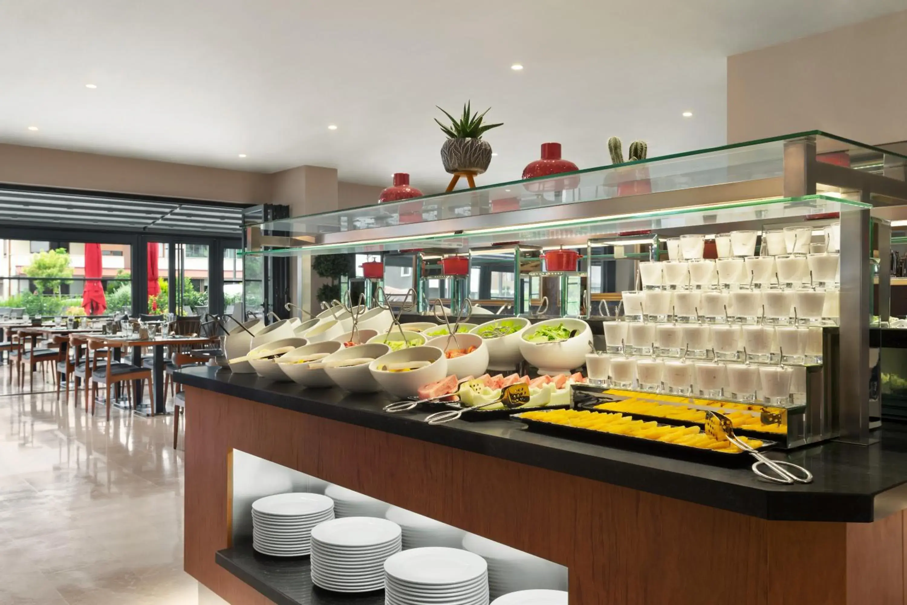 Restaurant/places to eat in Ramada by Wyndham Izmir Aliaga Restaurant/places to eat in Ramada by Wyndham Izmir Aliaga