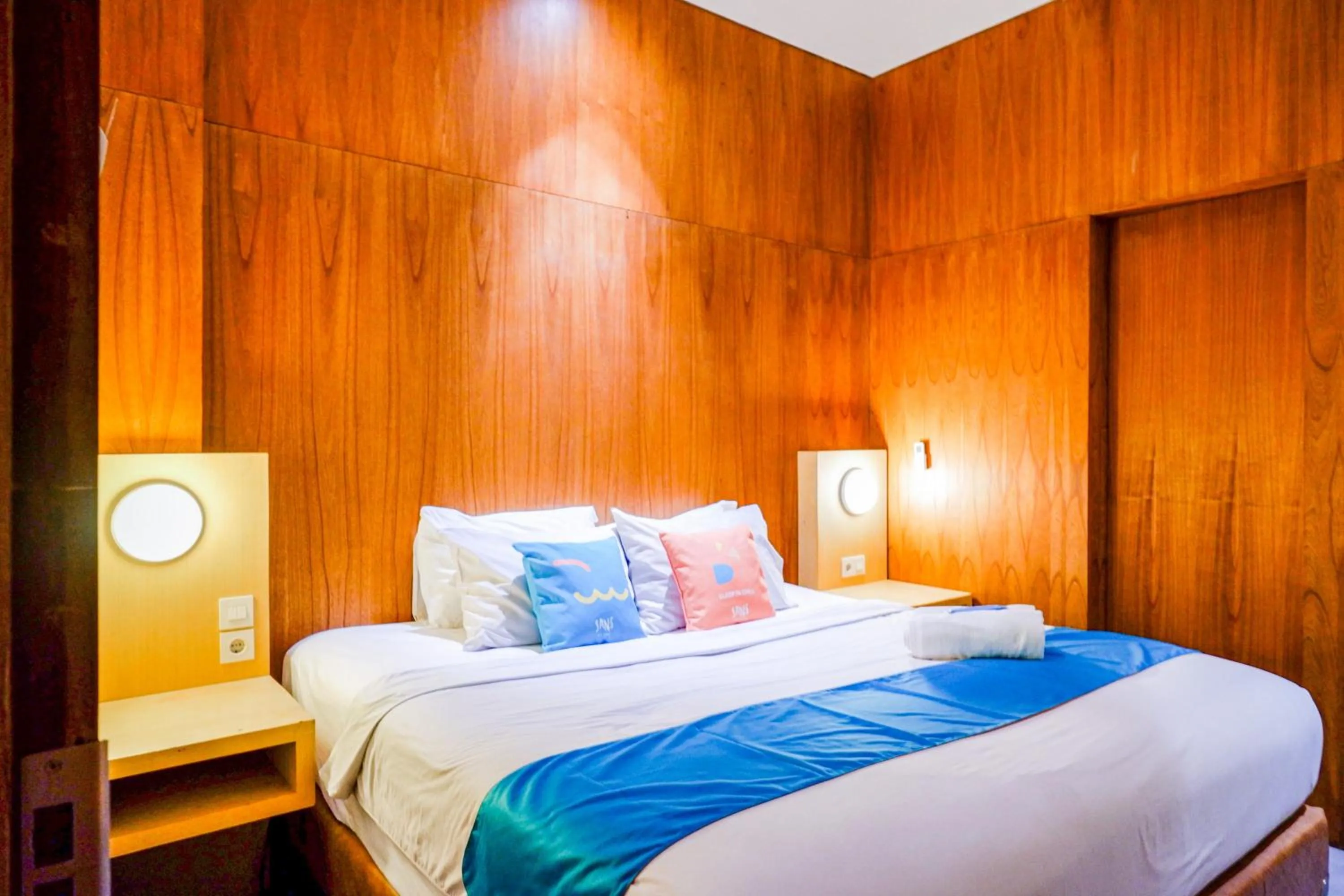 Bedroom, Bed in Sans Hotel Ekkon Yogyakarta by Reddoorz