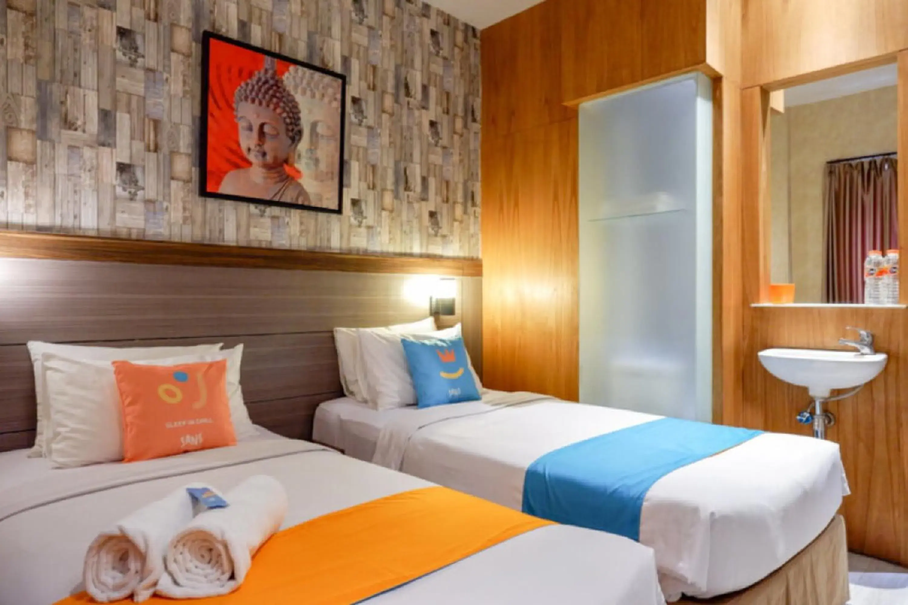 Superior Twin Room in Sans Hotel Ekkon Yogyakarta by Reddoorz Superior Twin Room in Sans Hotel Ekkon Yogyakarta by Reddoorz