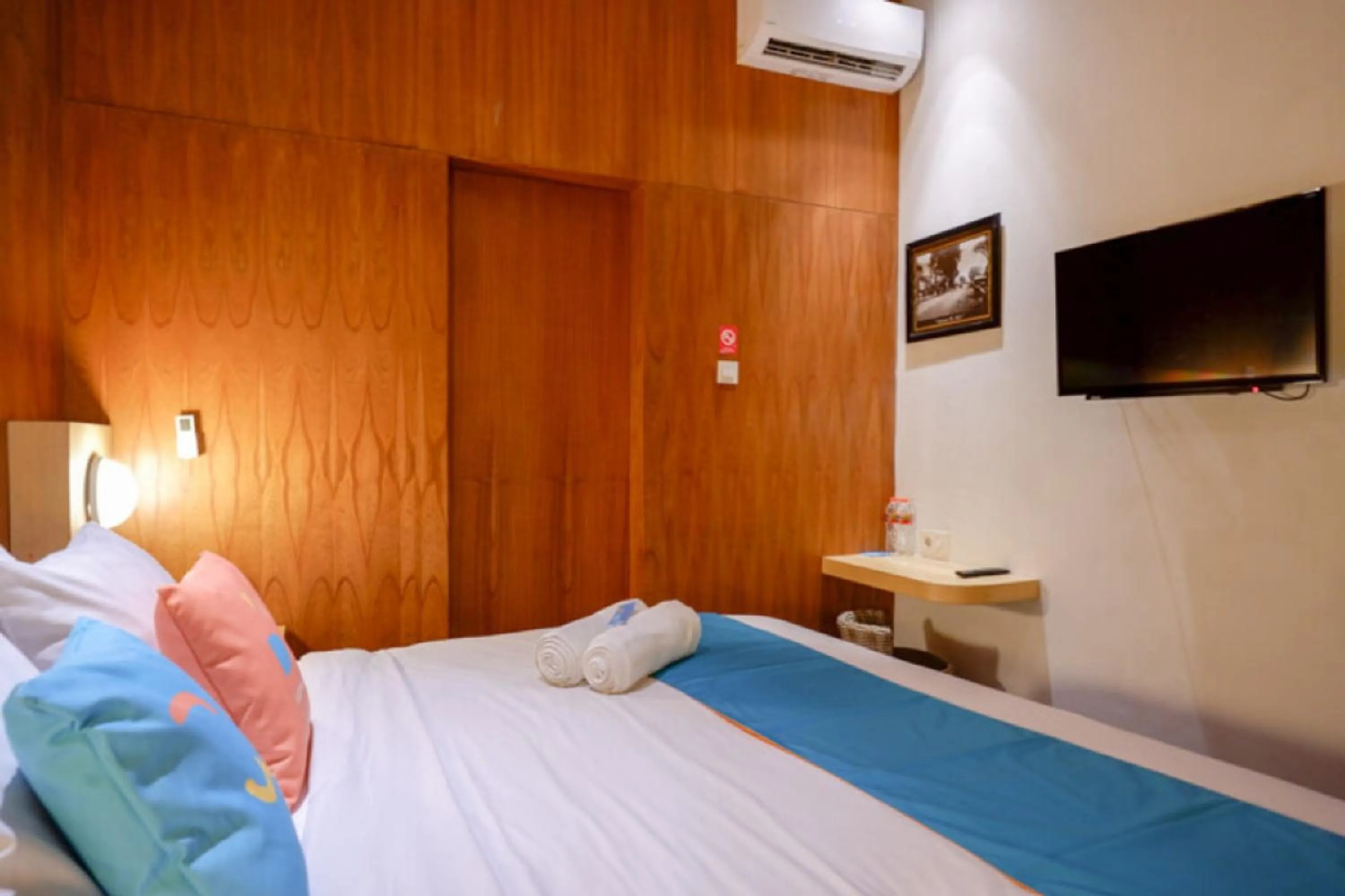 Bed in Sans Hotel Ekkon Yogyakarta by Reddoorz