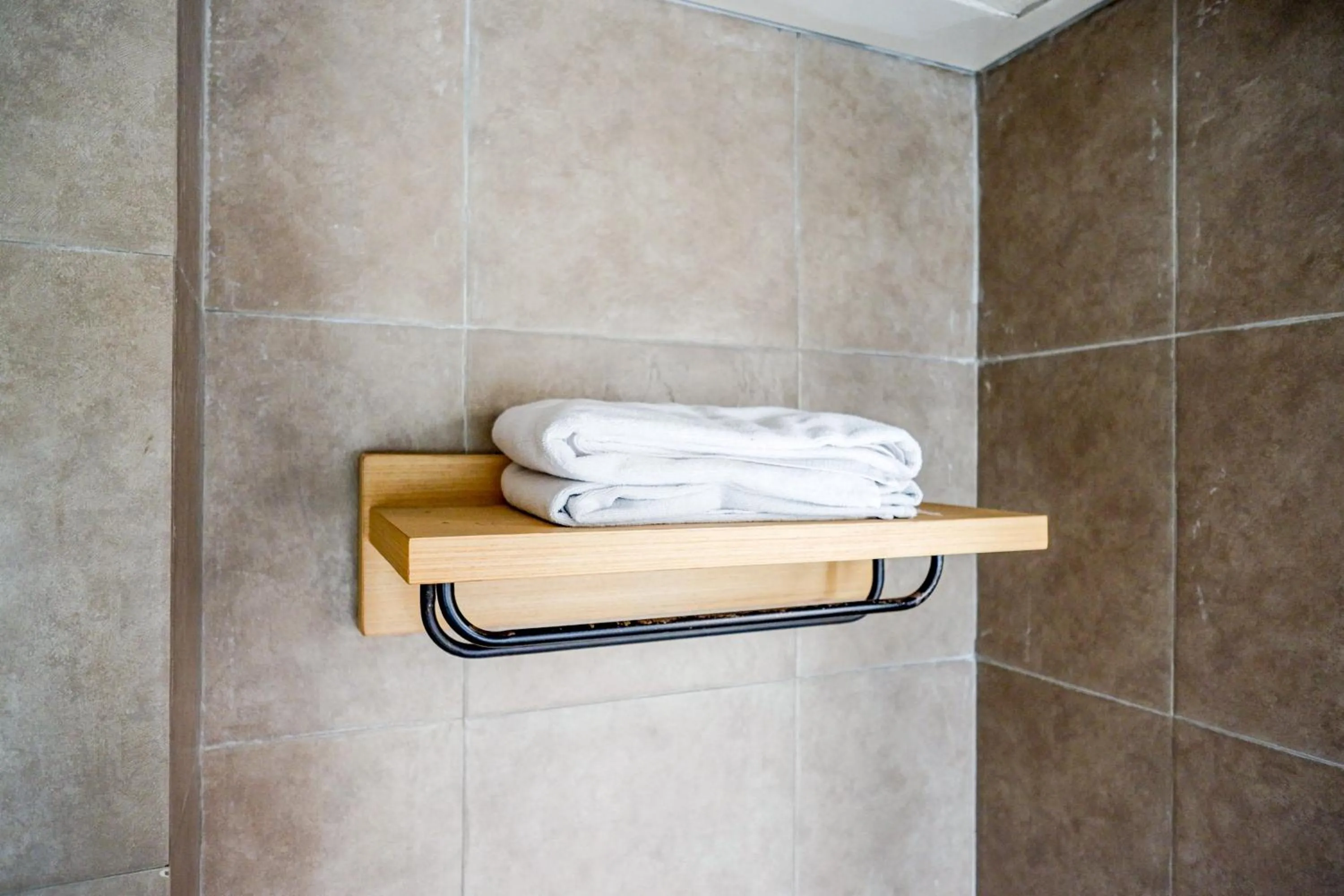 Bathroom in Sans Hotel Ekkon Yogyakarta by Reddoorz