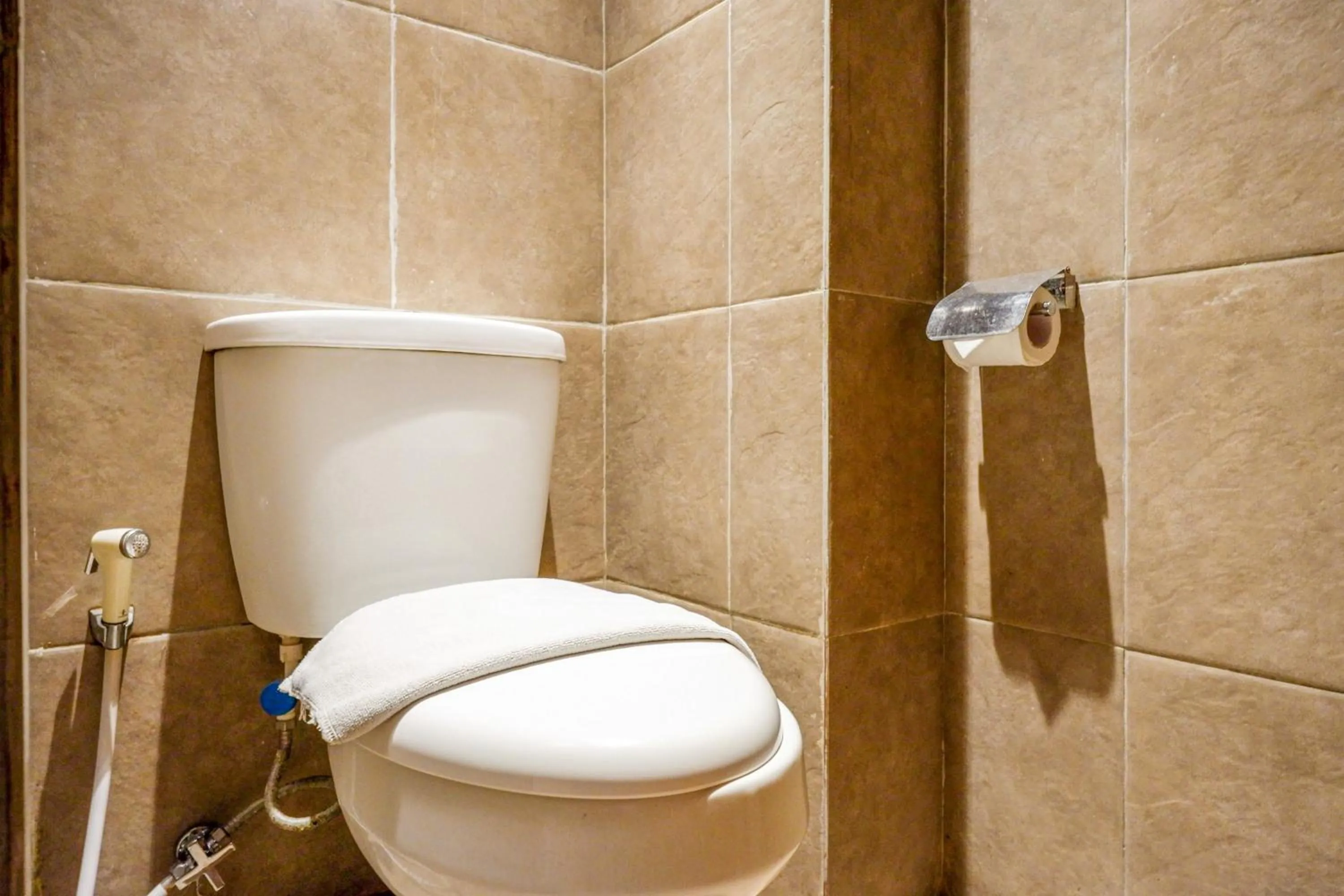 Bathroom in Sans Hotel Ekkon Yogyakarta by Reddoorz