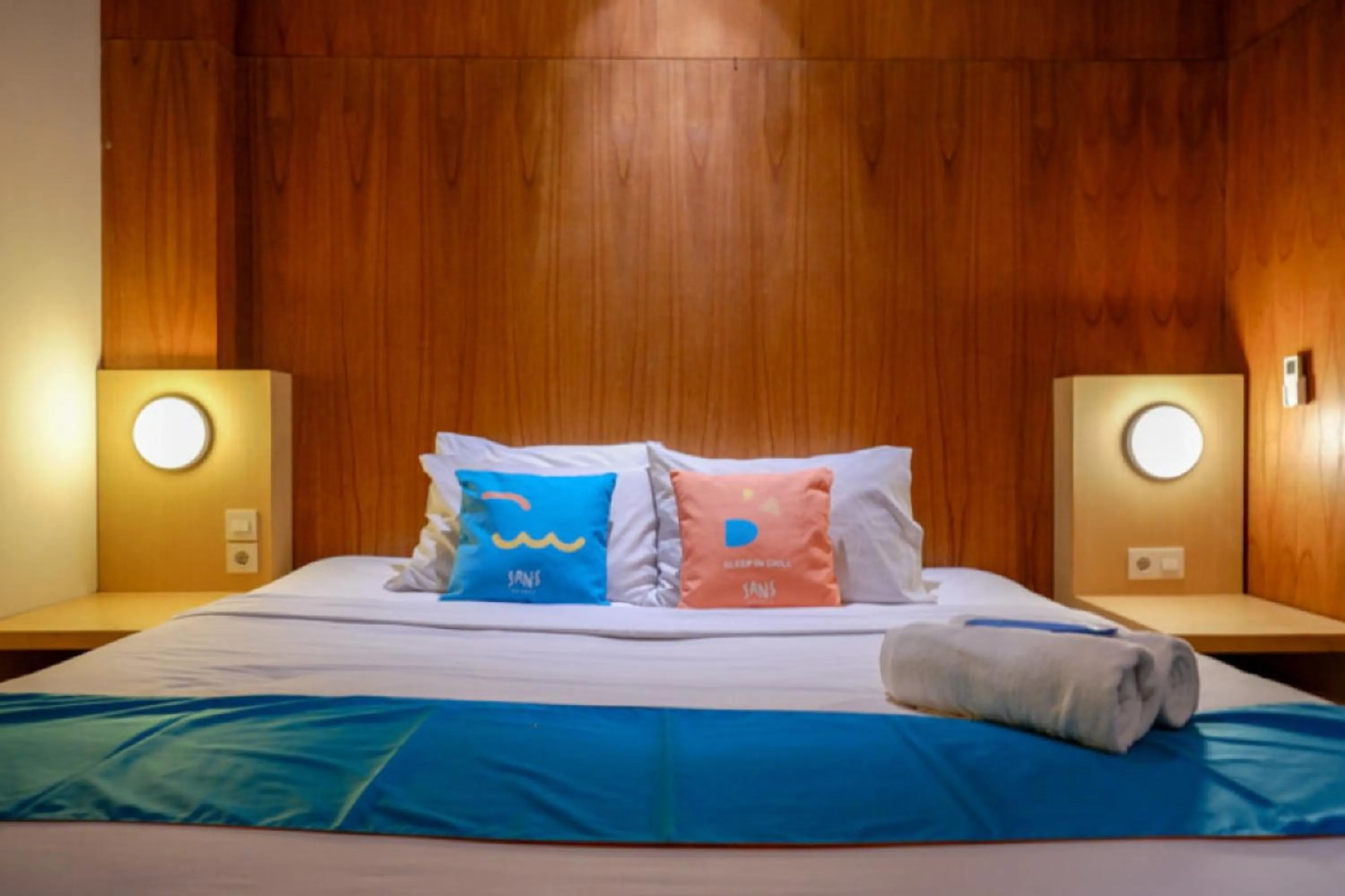 Bed in Sans Hotel Ekkon Yogyakarta by Reddoorz