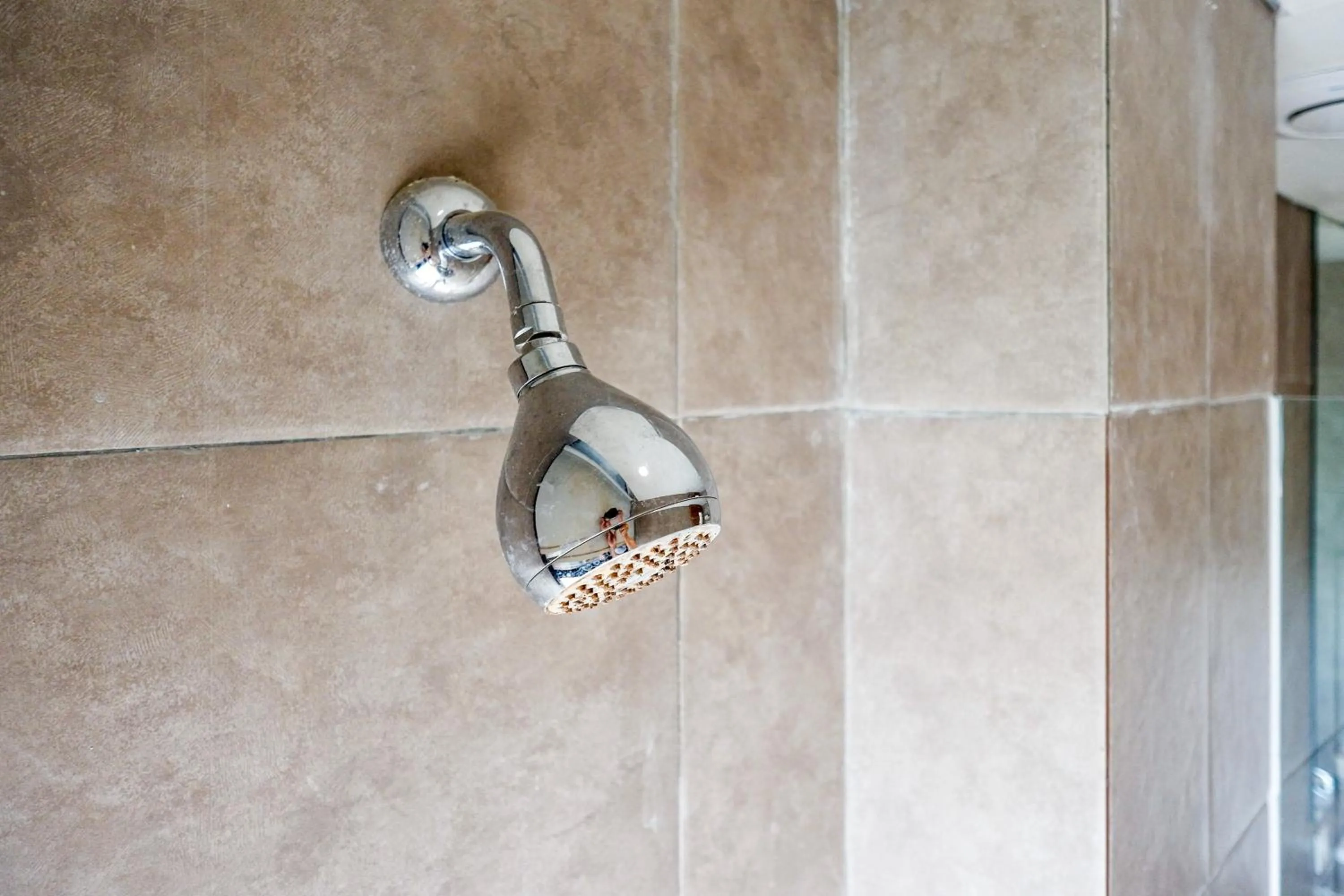 Bathroom in Sans Hotel Ekkon Yogyakarta by Reddoorz