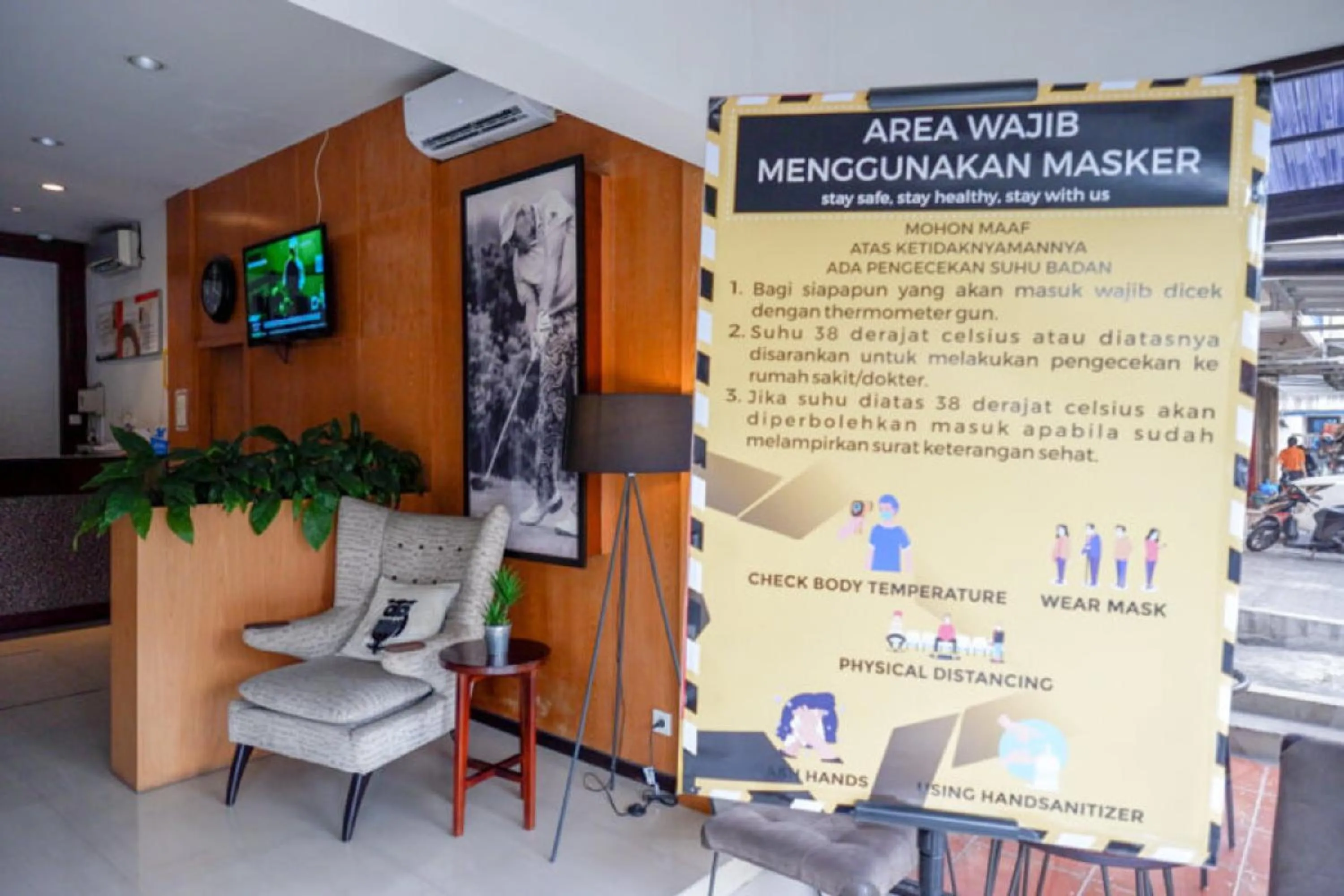 Facade/entrance in Sans Hotel Ekkon Yogyakarta by Reddoorz